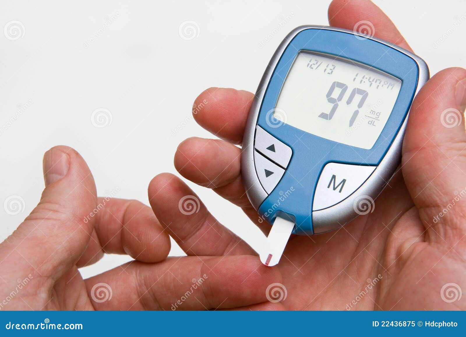 Sucre de sang normal sur Glucometer. Une normale de 97 expositions sur un glucometer.