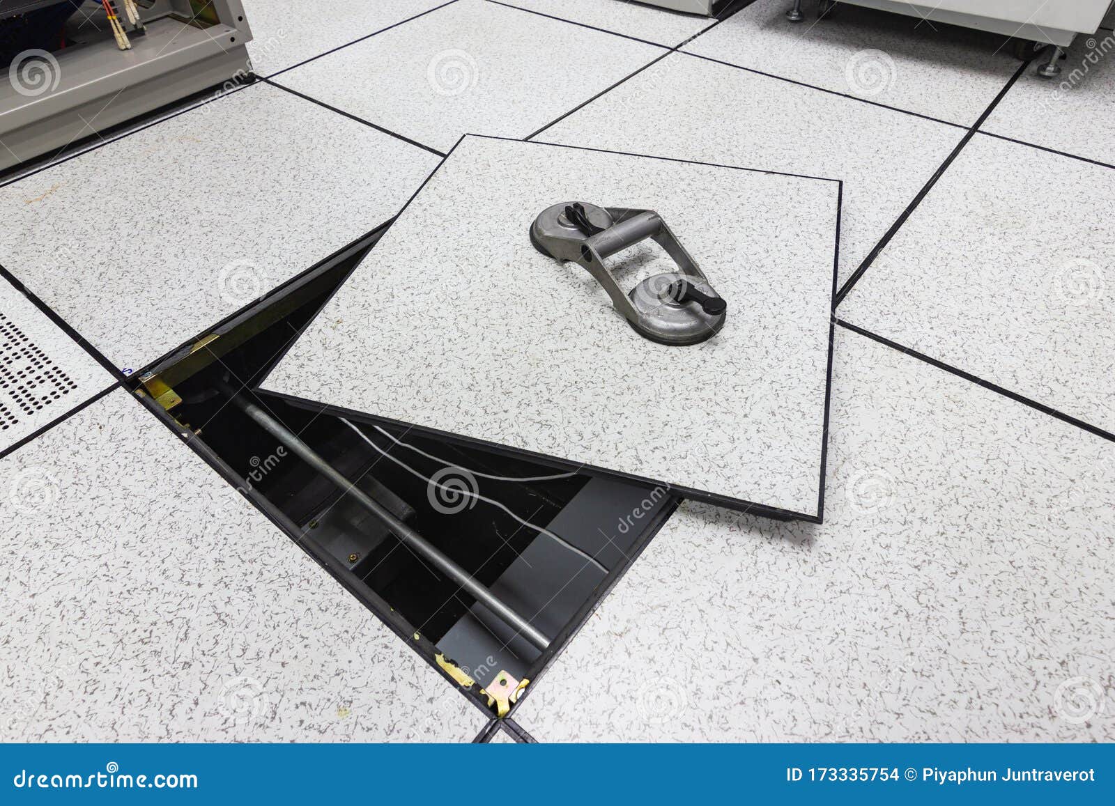 uitlokken voorjaar school Suction Lifter - Tool Platform - Tool for the Open Floor in Server Room Stock Photo - Image of raised, marble: 173335754 uitlokken voorjaar school Suction Lifter - Tool Platform - Tool for the Open Floor in Server Room Stock Photo - Image of raised, marble: 173335754