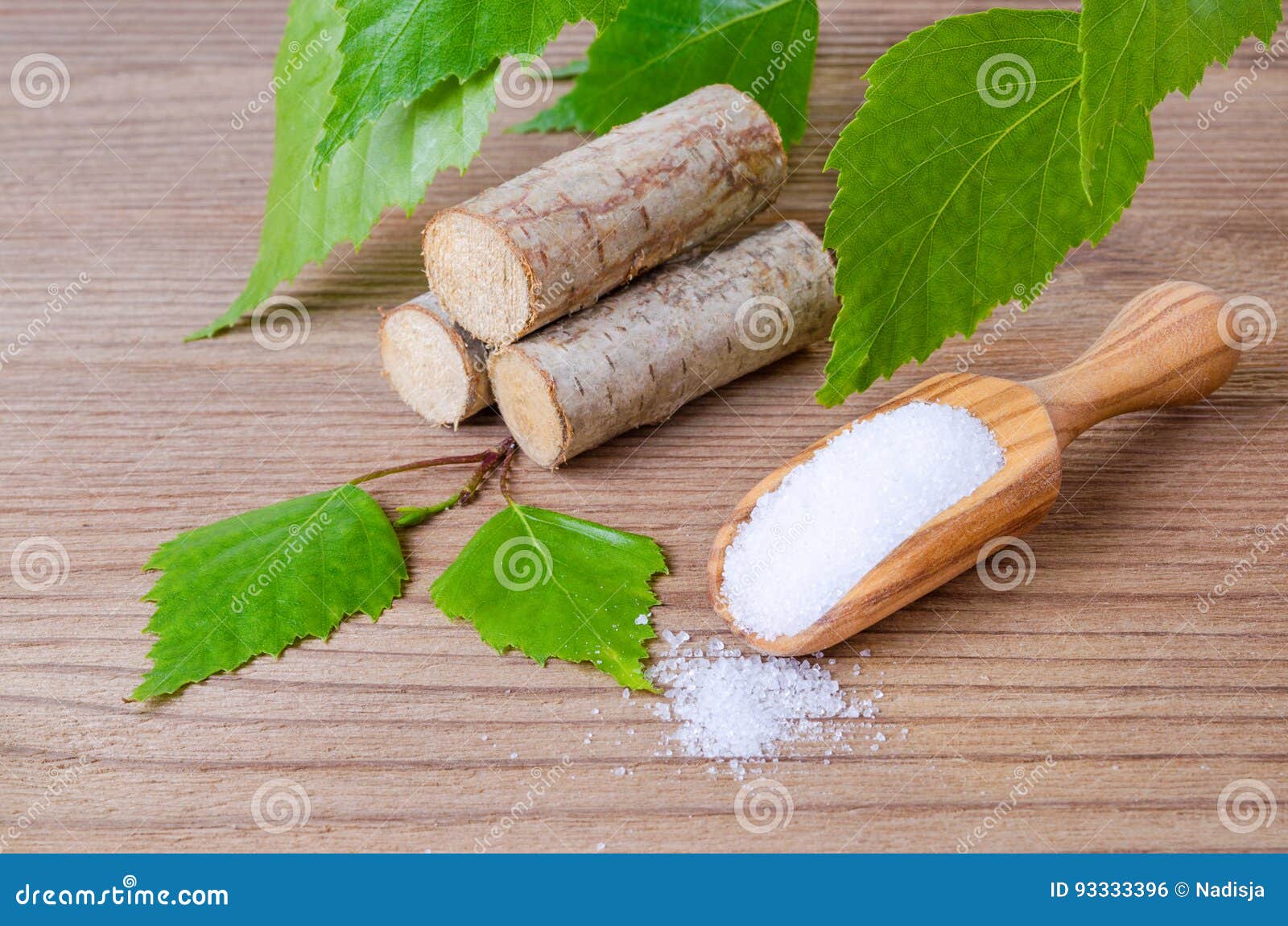 sugar substitute xylitol, scoop with birch sugar, liefs and wood