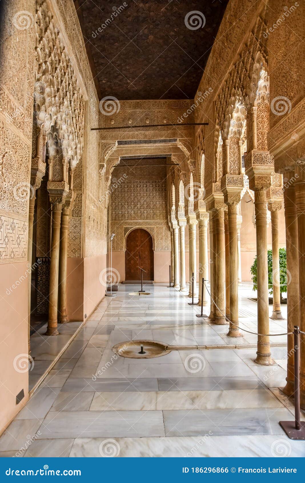 suite of columns inside the palacio de los leones, alhambra spain
