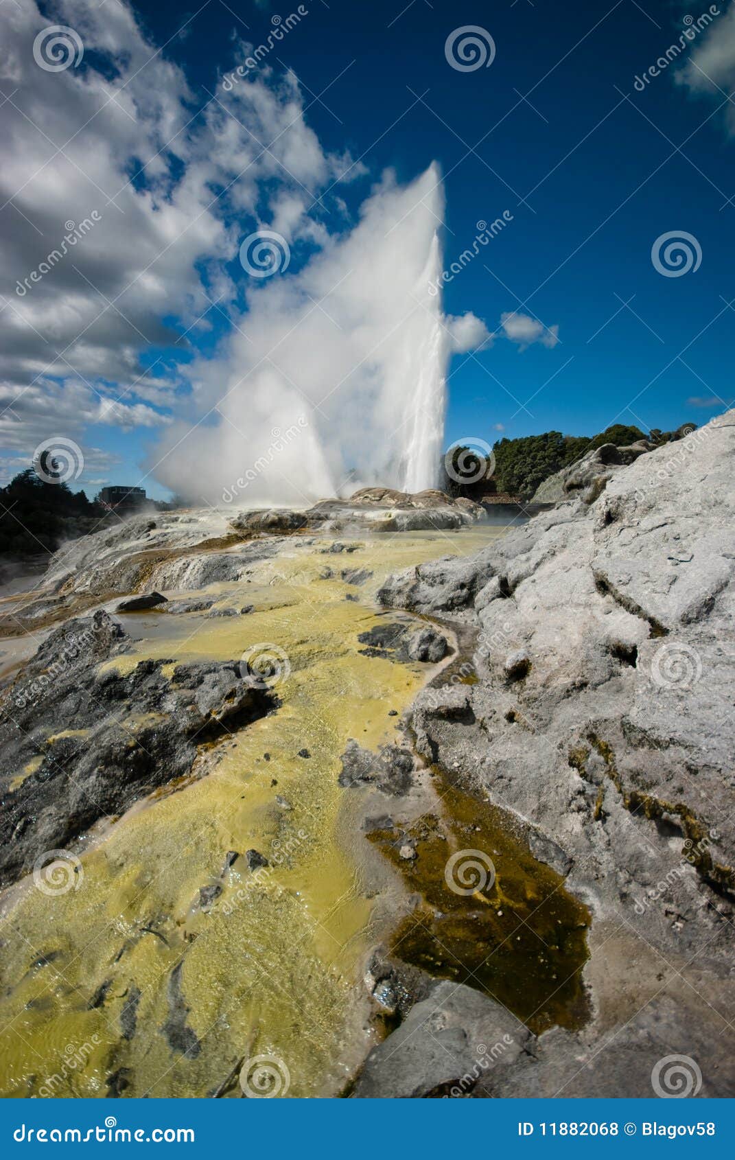 sulphur and silica geothermal deposits and pohutu geyser