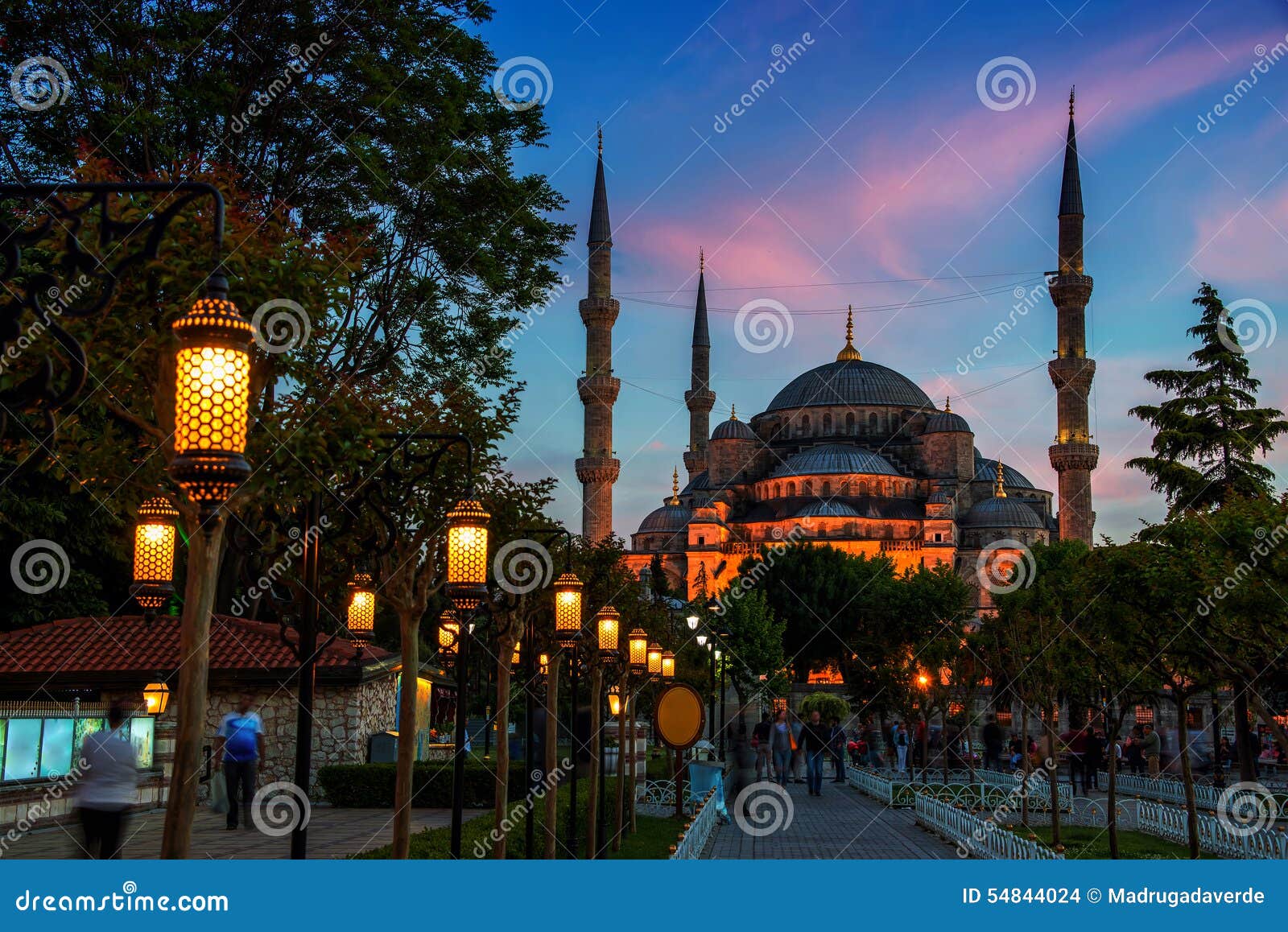 sultan ahmed blue mosque in istanbul, turkey at