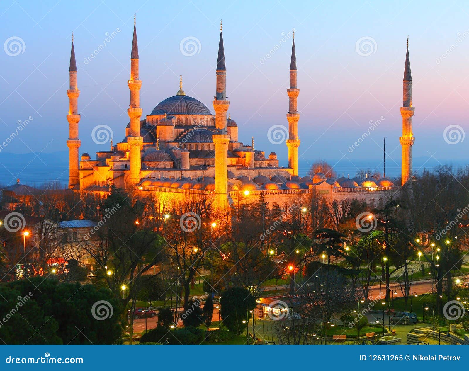 sultan ahmet blue mosque dusk