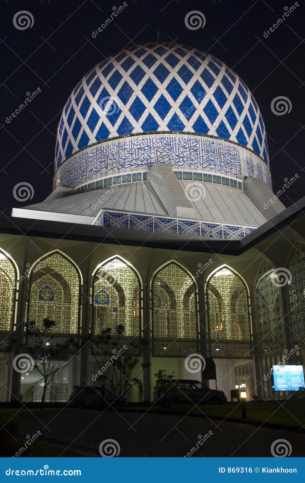 the sultan salahuddin abdul aziz shah mosque in shah alam.