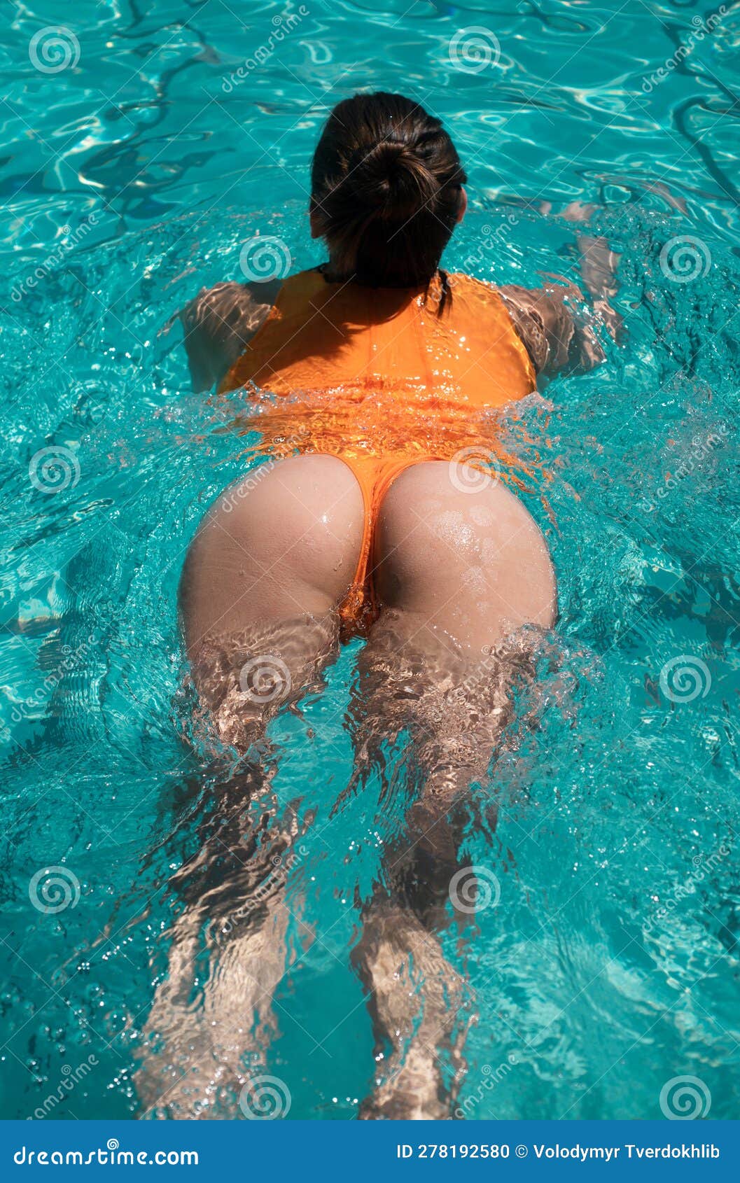 swimming ass girl 