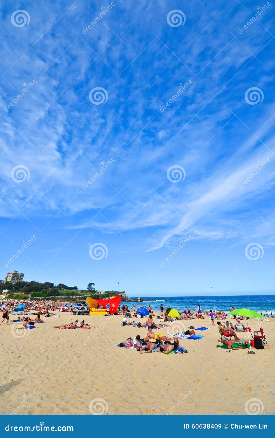 Summer at Coogee Beach, Sydney, Australia. Editorial Stock Image ...