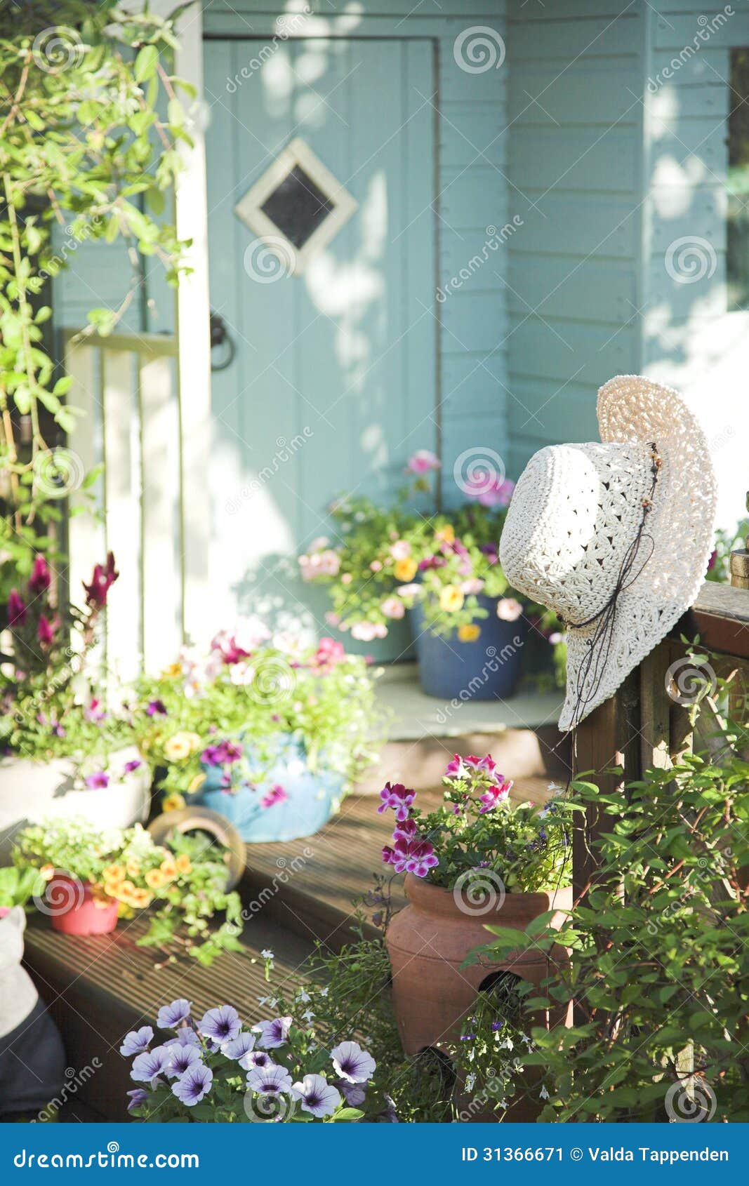 garden hutch, cedar garden hutch, diy patio hutch plans