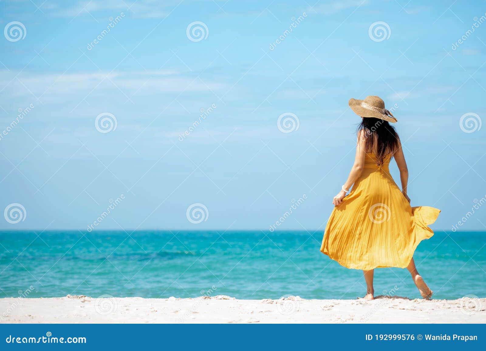 Enjoying life. Back side of young man looking at the sea, vacations  lifestyle, mindfulness, summer fun concept Stock Photo