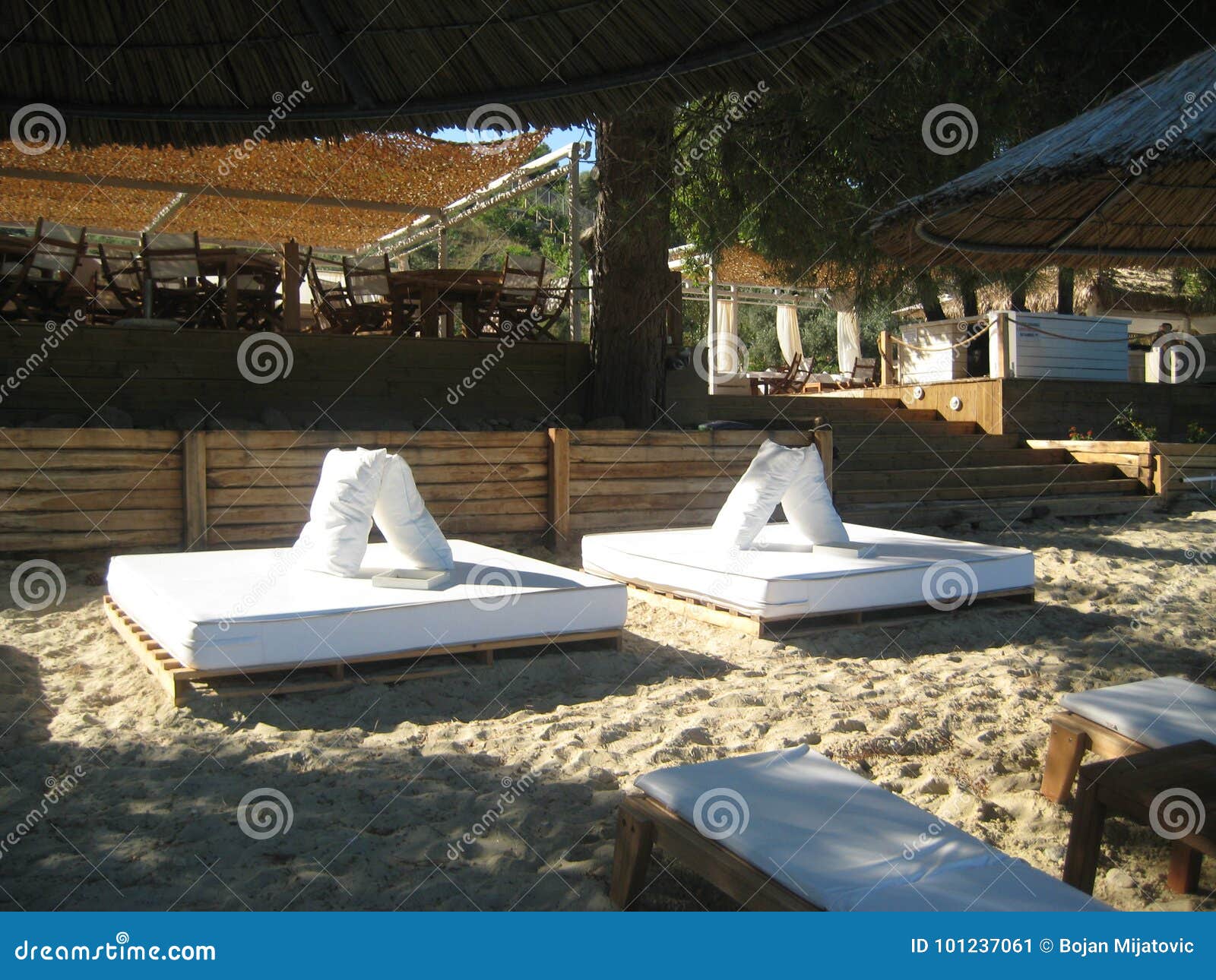 Sun beds on the beach stock image. Image of beds, skiathos 101237061