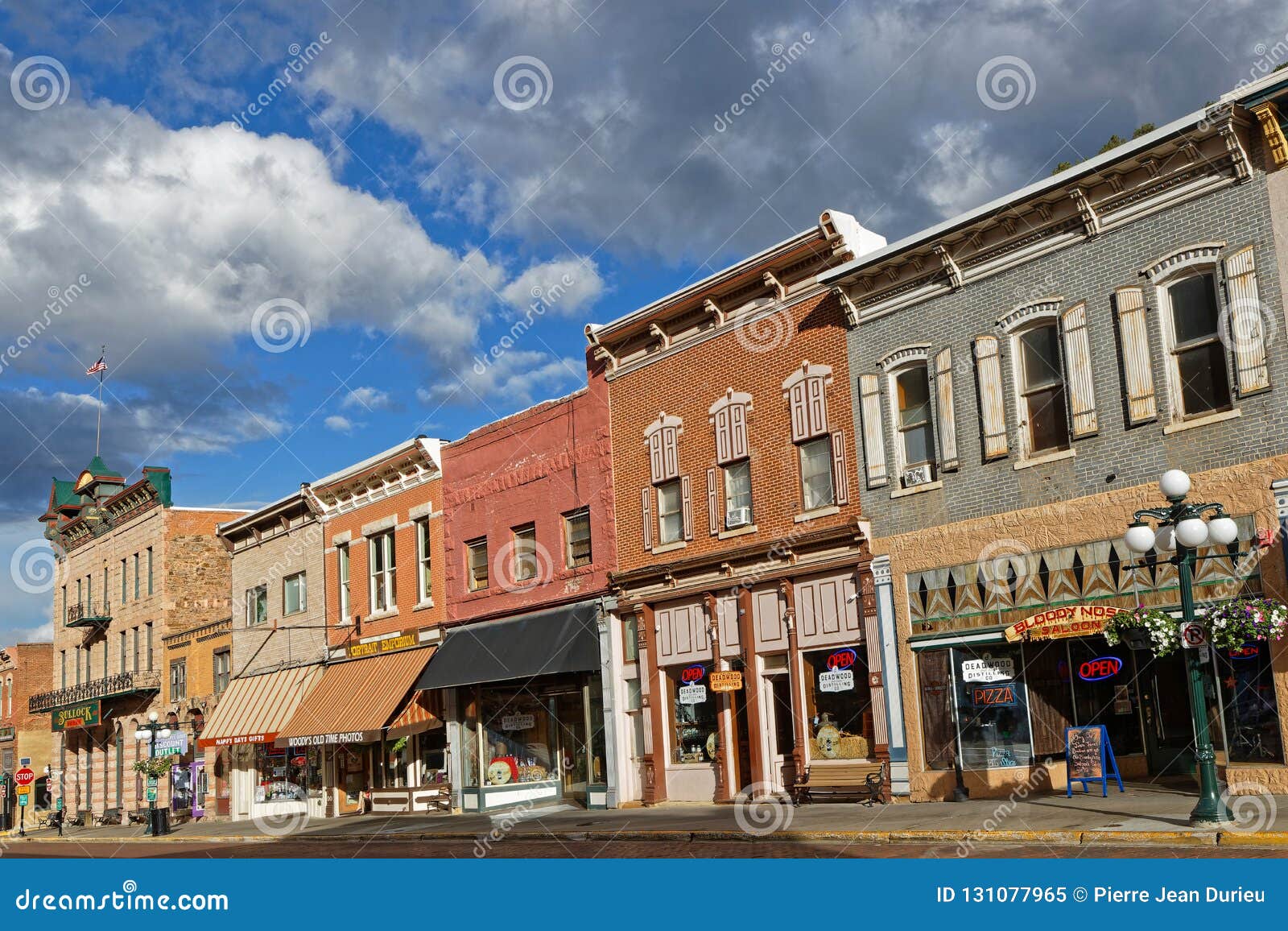 Sun on Deadwood old houses editorial image. Image of states 131077965