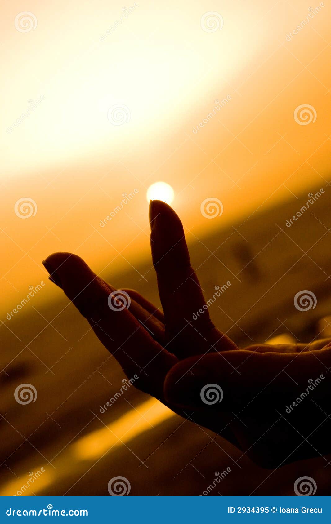 sun at the fingertip