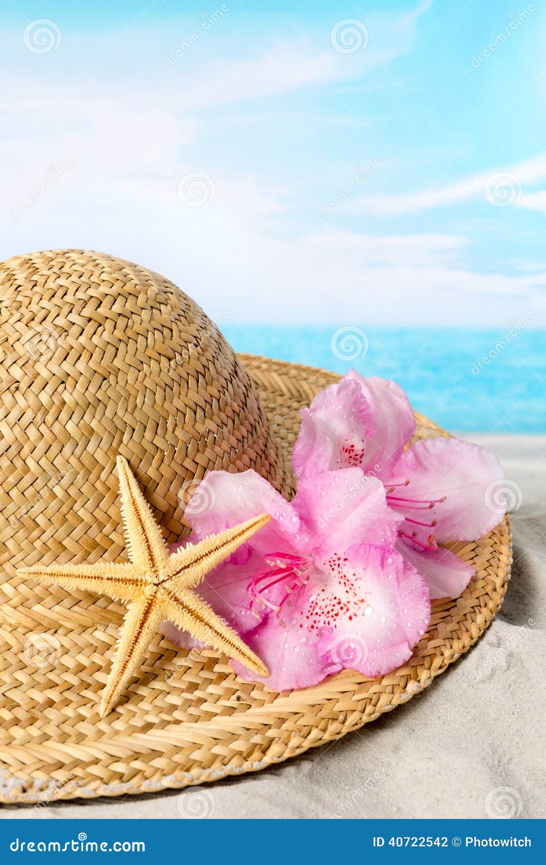 Sun Hat and Flowers on the Beach Stock Photo - Image of pink, summer:  40722542