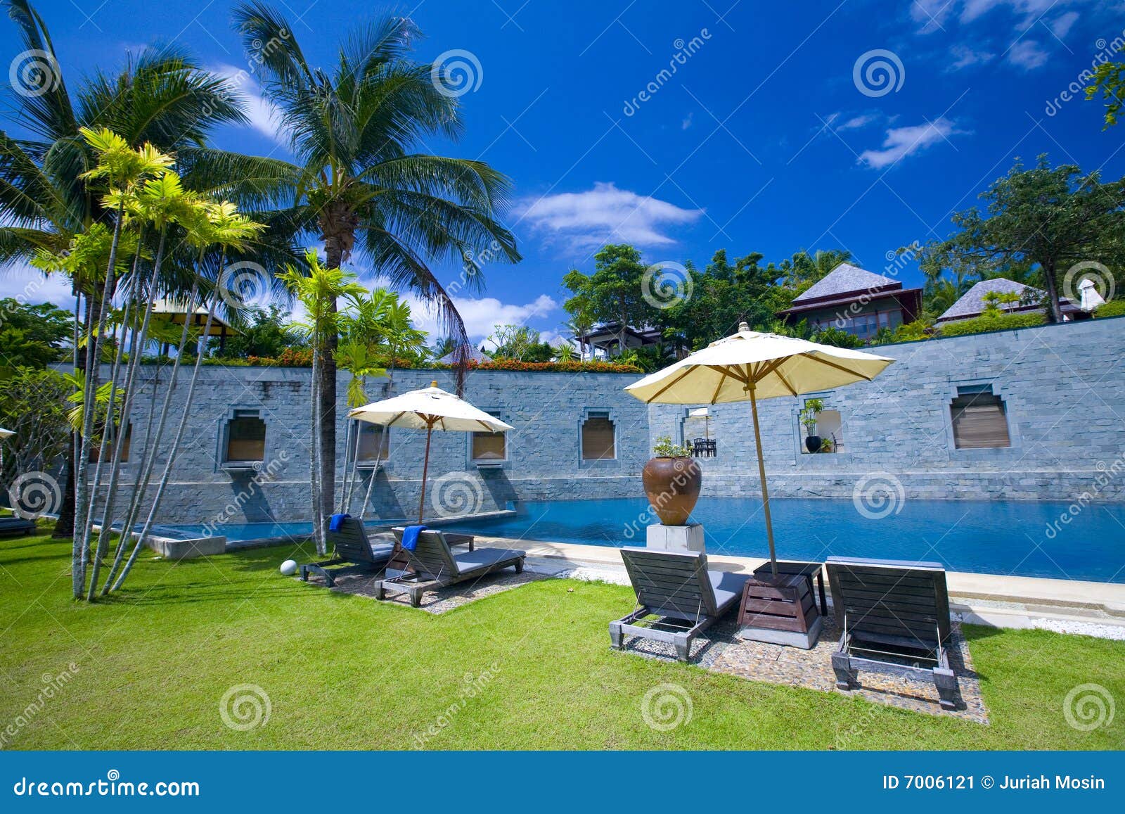 hotel quality pool loungers