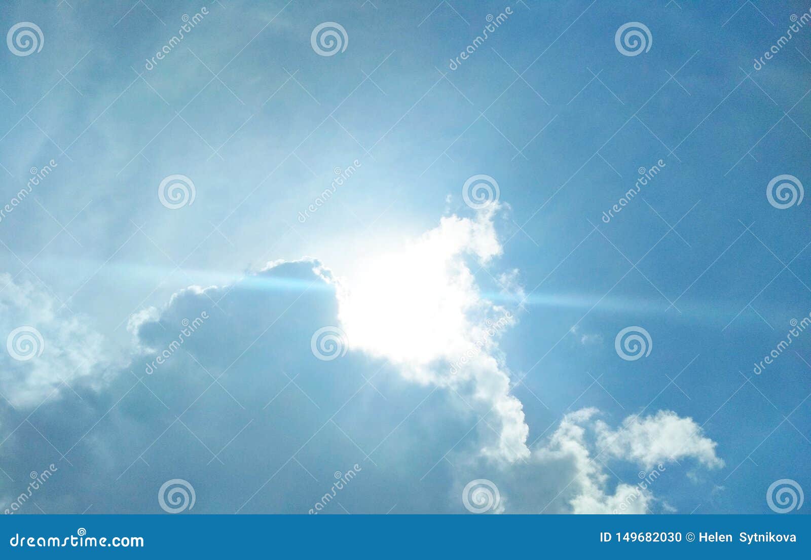 Sun Que Brilla Brillantemente En El Cielo Foto de archivo - Imagen de
