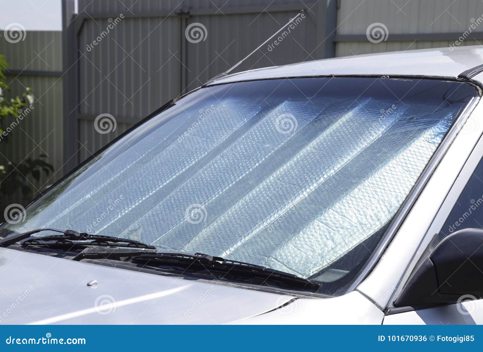 https://thumbs.dreamstime.com/z/sun-reflector-windscreen-protection-car-panel-direct-sunlight-sun-reflector-windscreen-protection-car-panel-101670936.jpg