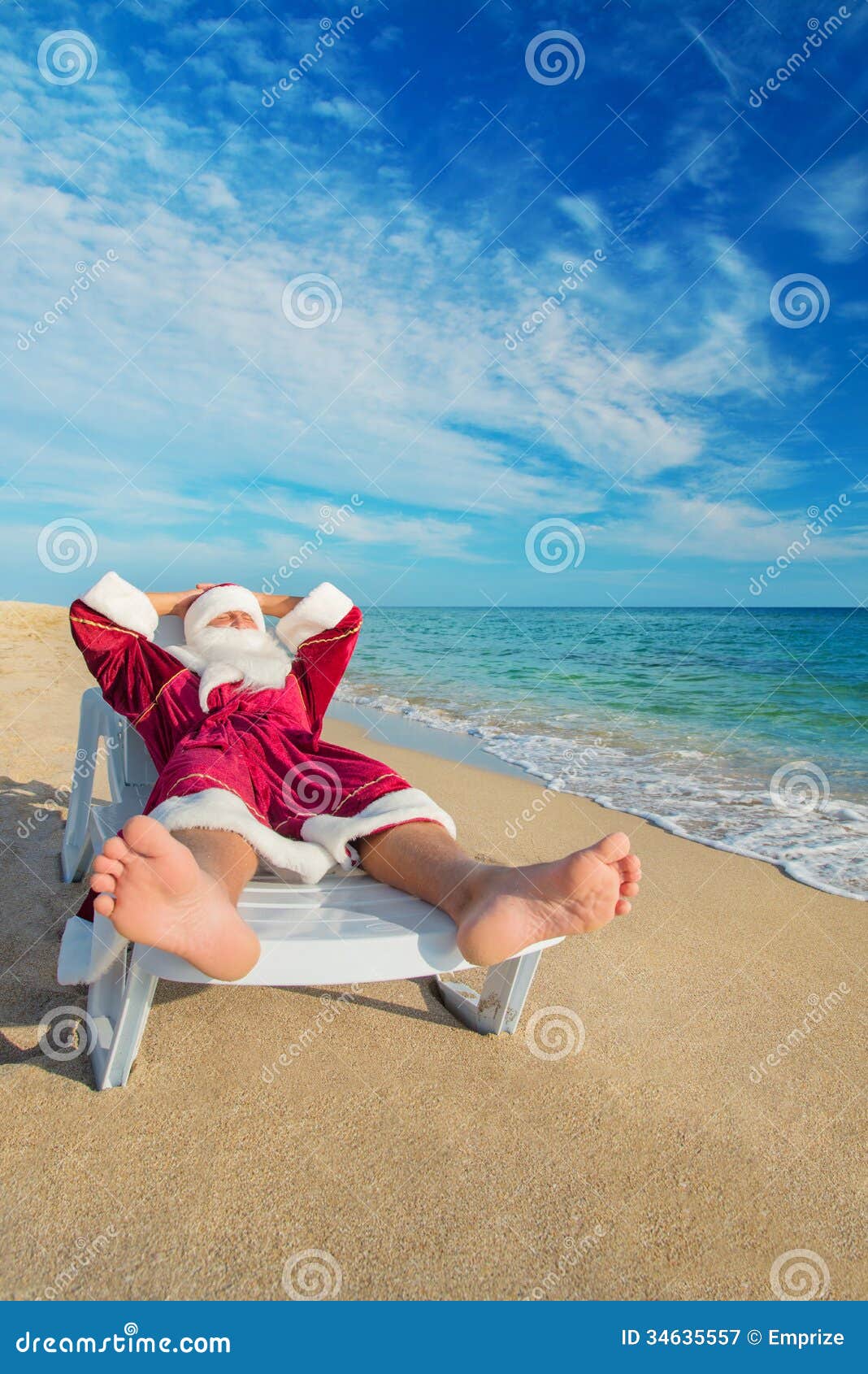 Sunbathing Santa Claus Relaxing in Bedstone on Tropical Beach Stock ...