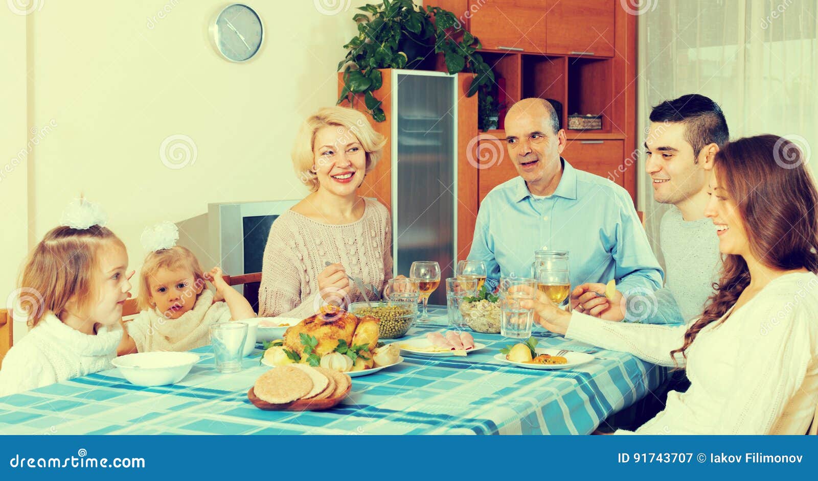 Sunday dinner of family stock image. Image of indoor - 91743707