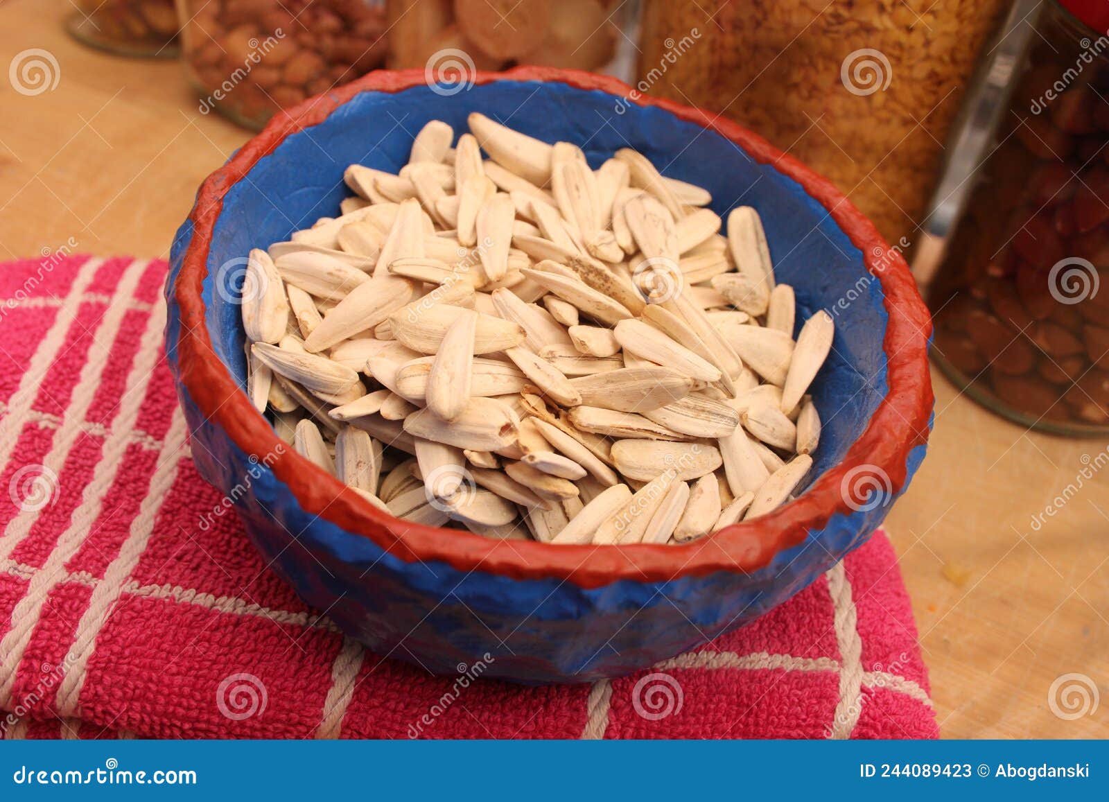 Sunflower seeds in a bowl stock image. Image of sunflower 244089423