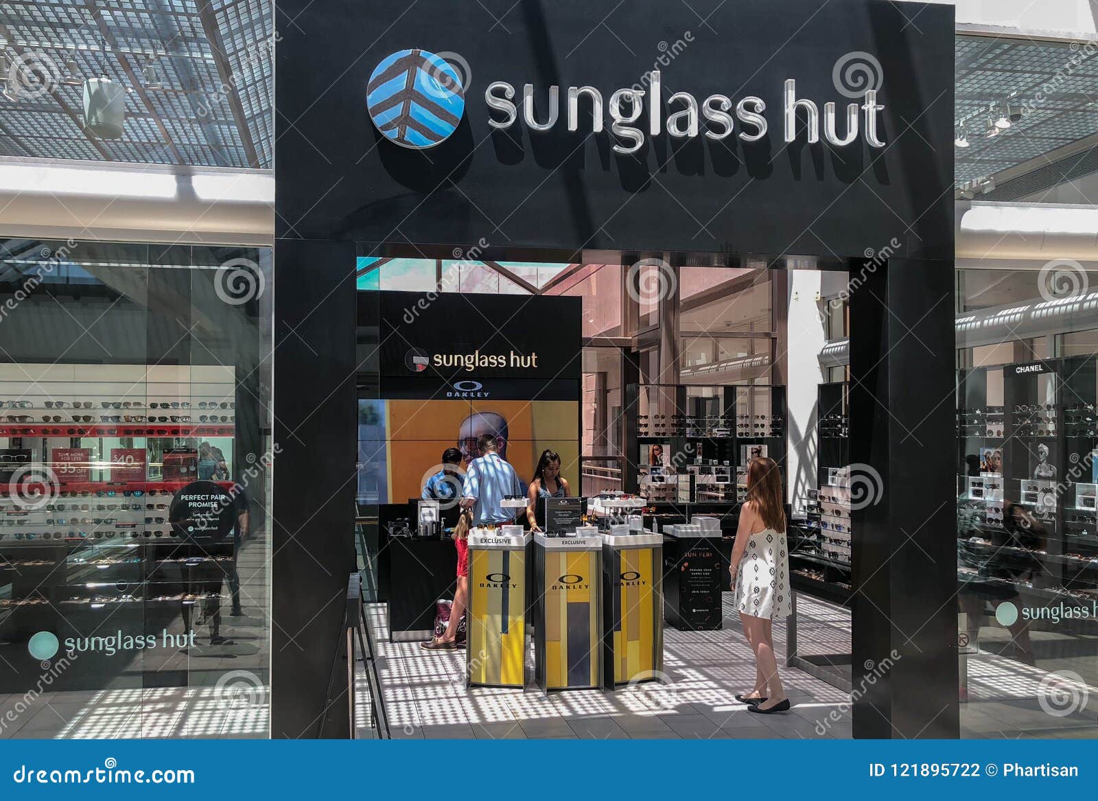 Sunglass Hut Santa Maria | Sunglasses for Men, Women & Kids