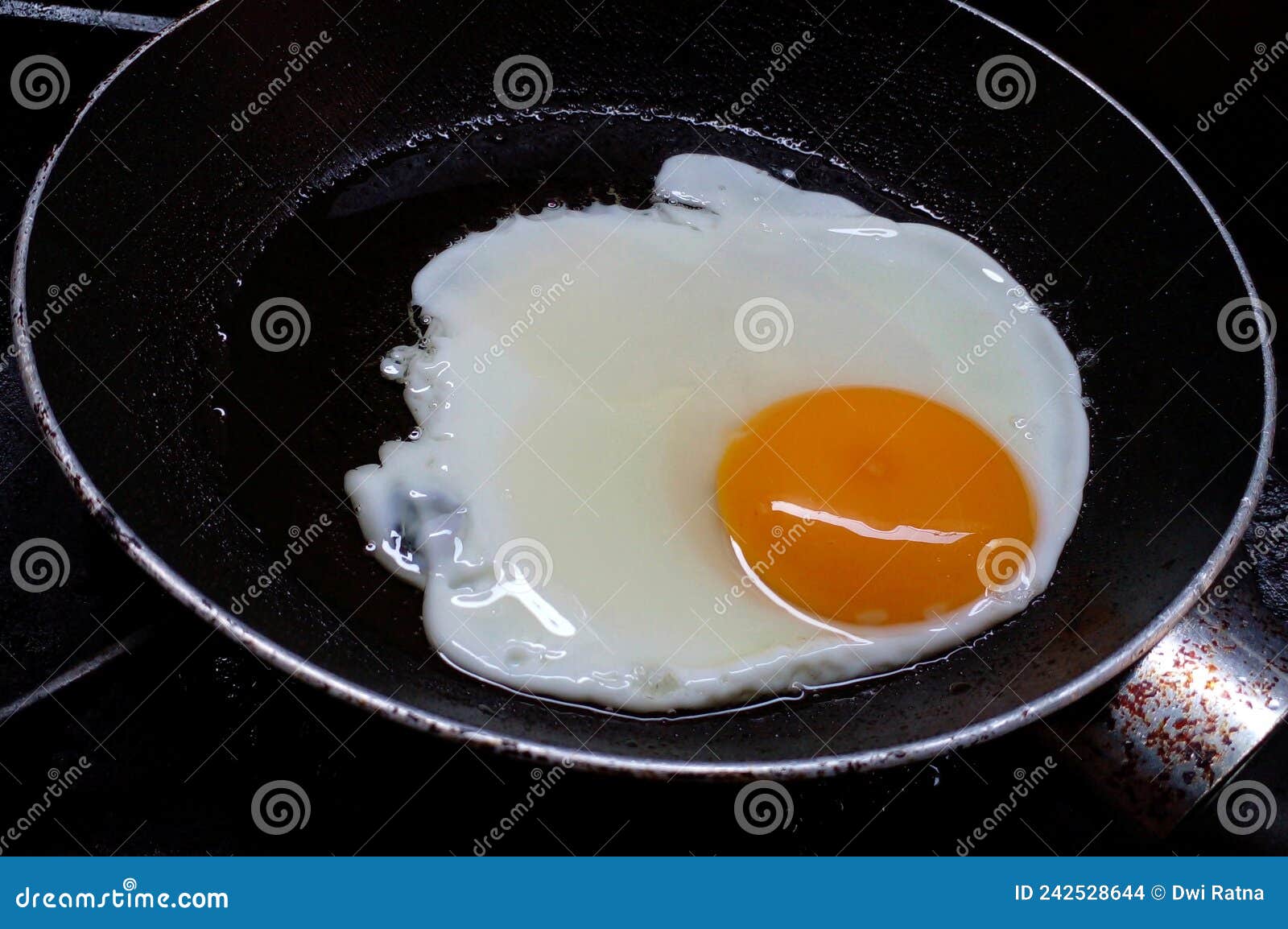 sunny side up. eggs fried in a frying pan. telur ceplok. fried egg.