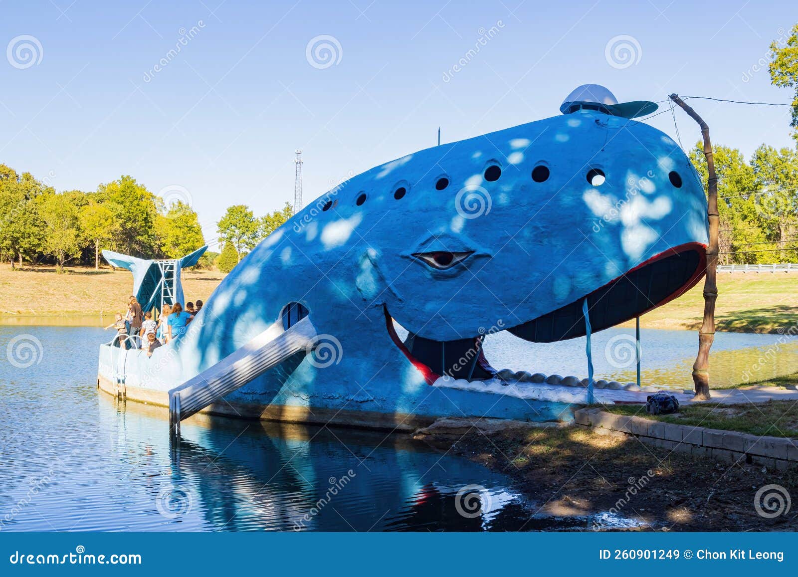 Sunny View of the Blue Whale of Catoosa Editorial Stock Image Image of whale, tree 260901249