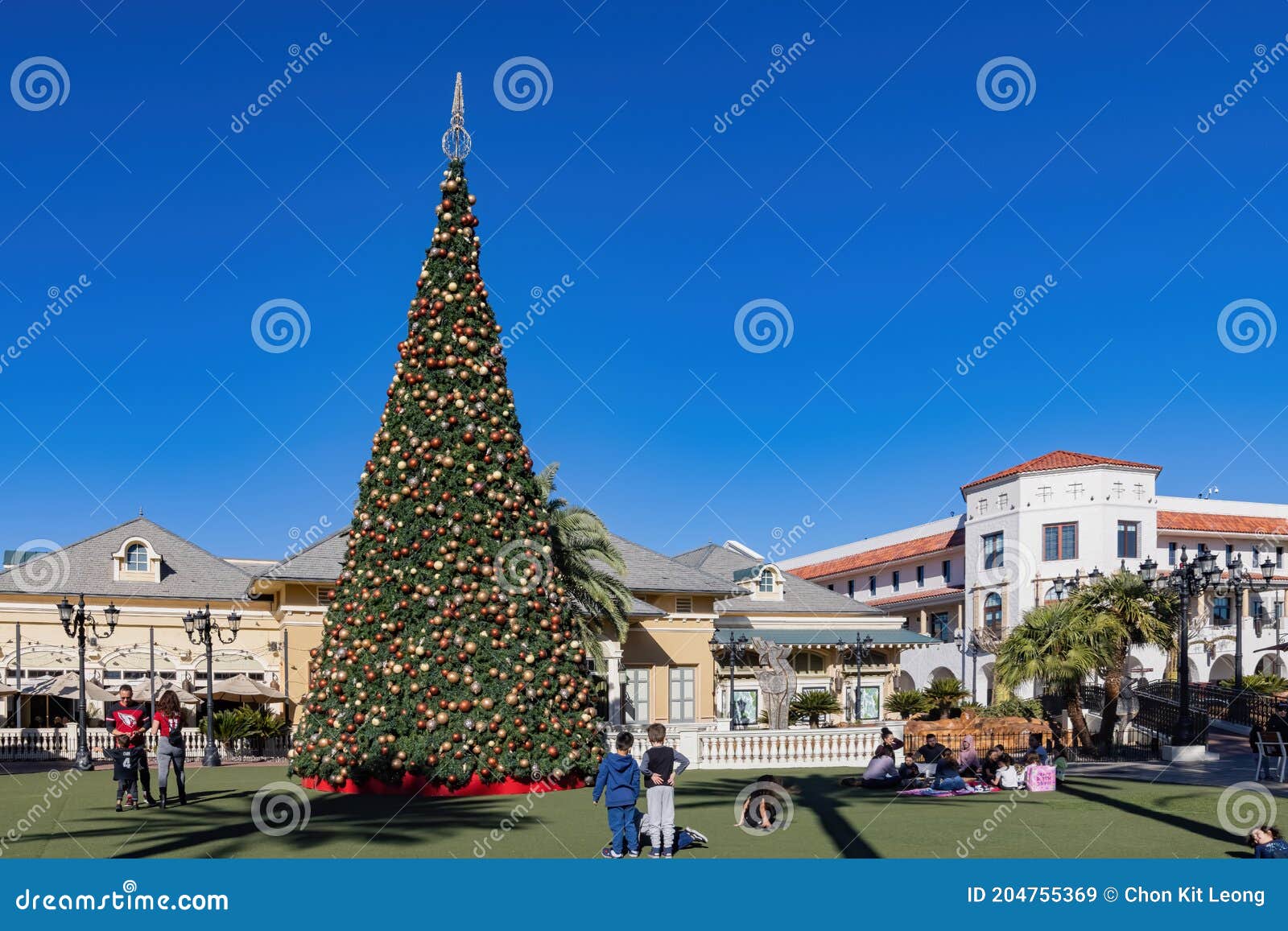 4K]⁶⁰ 🎄LAS VEGAS STRIP  TOWN SQUARE GIANT CHRISTMAS TREE 12.2020 