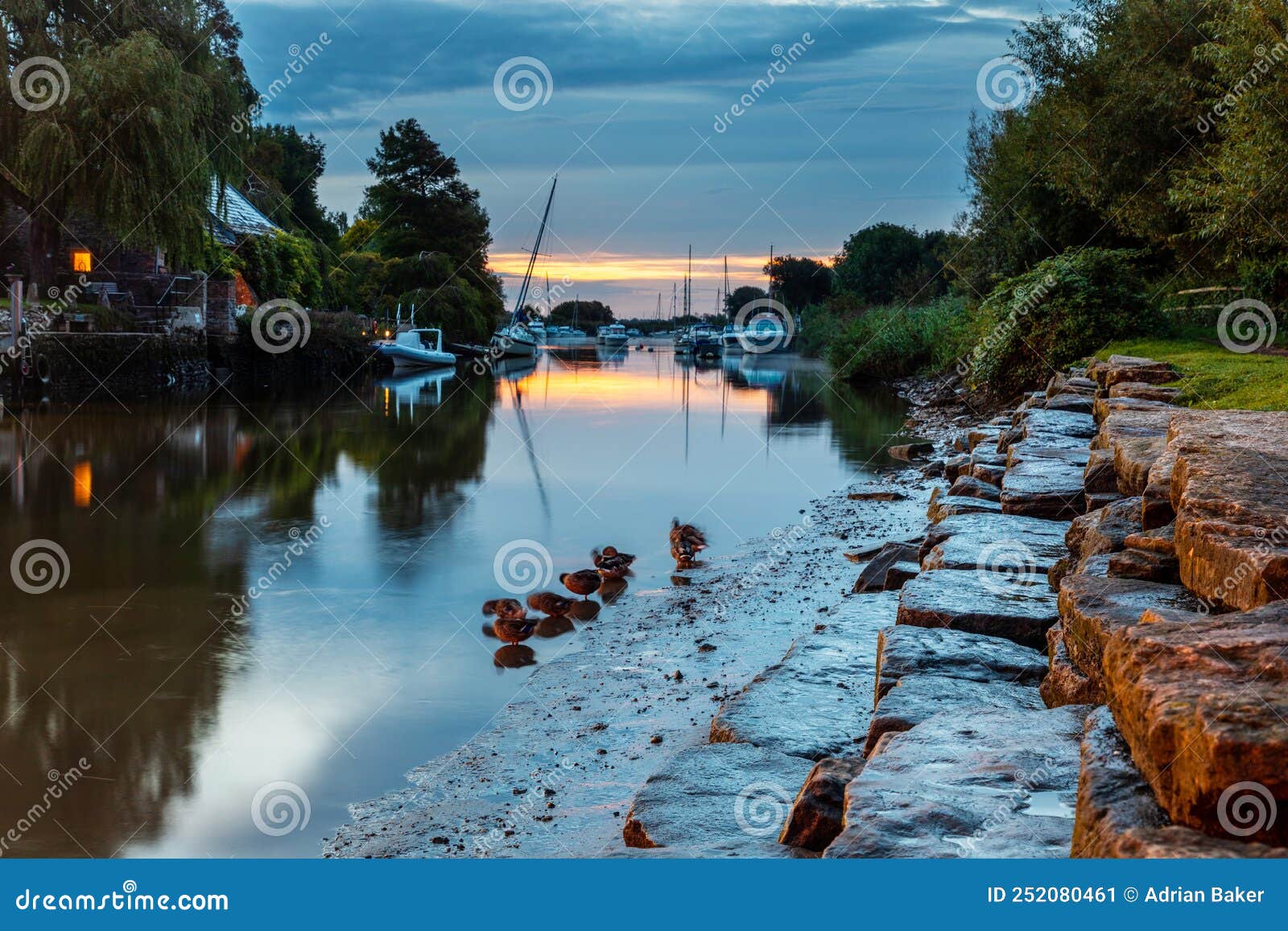 Sunrise on the River Frome at Wareham, Dorset, UK Stock Image Image of river, sunrise 252080461