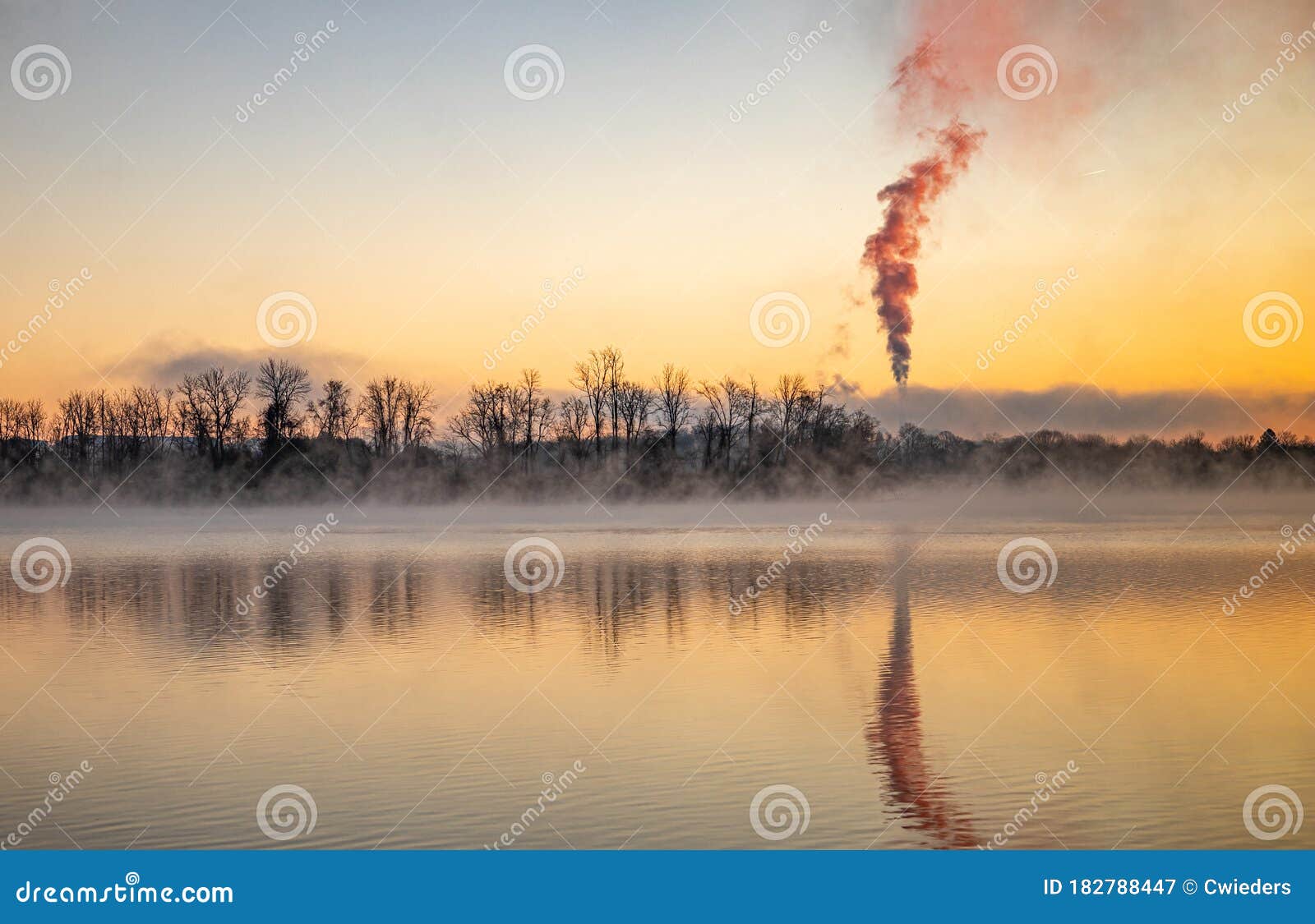 Sunrise Over a Tree Line at Lake Ontelaunee in Berks County, PA Stock Image  - Image of pennsylvania, lake: 182788447
