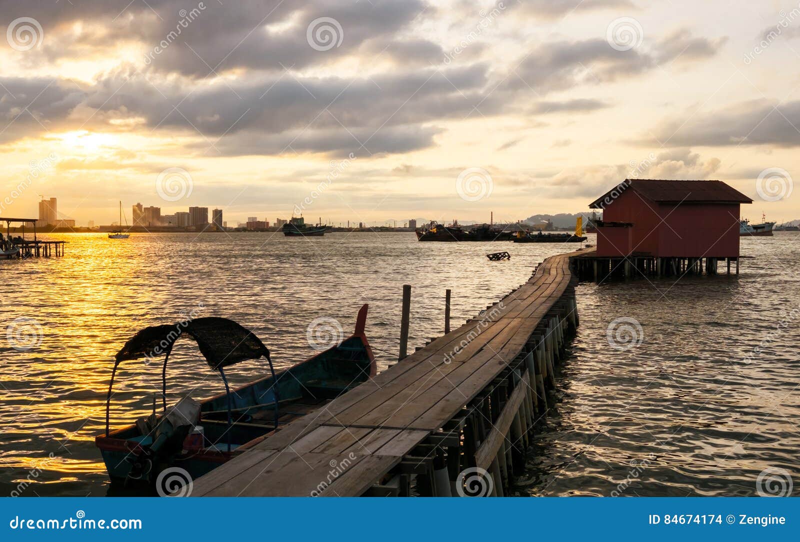 Sunrise on the Pier, Georgetown, Penang, Malaysia Editorial Stock