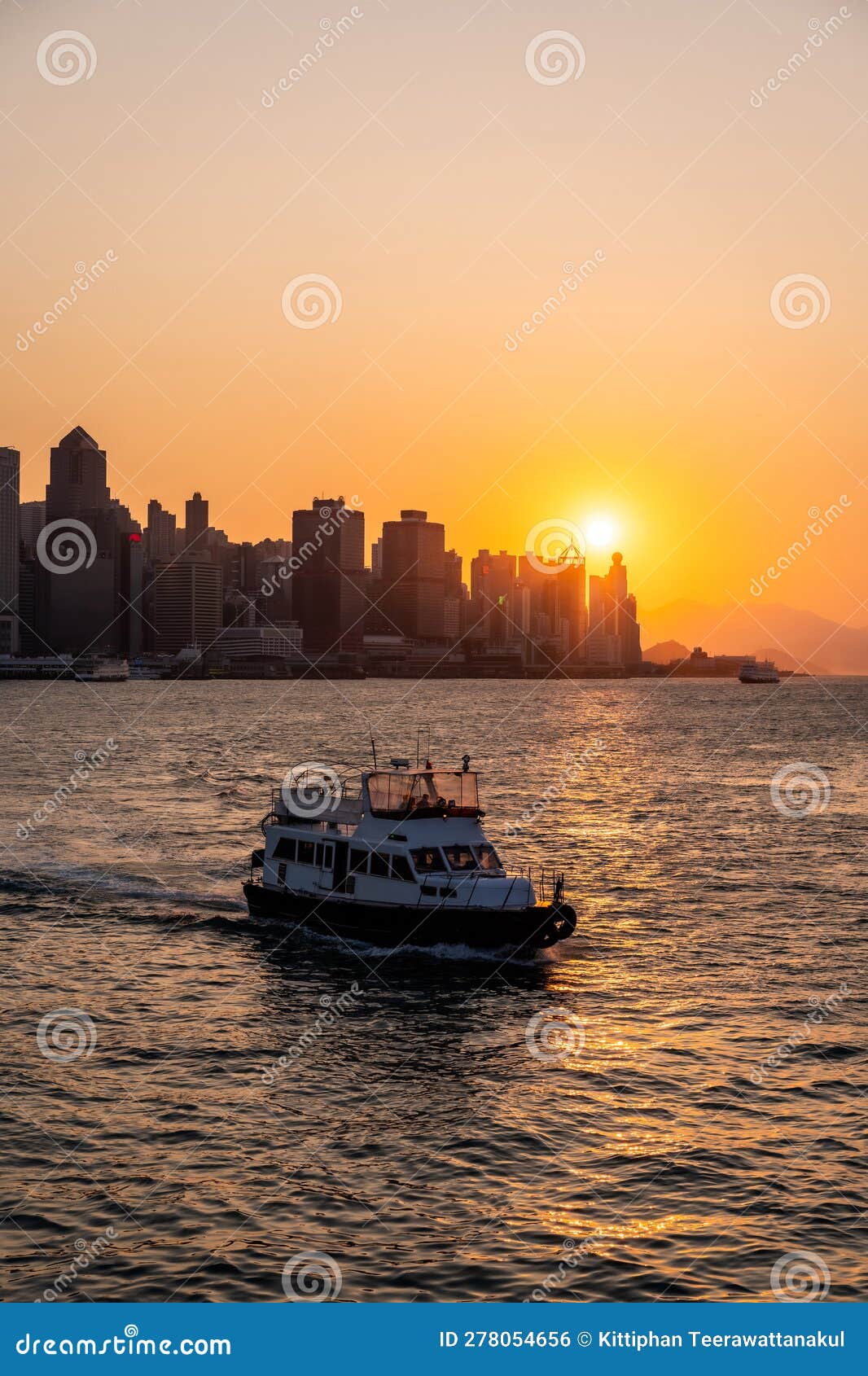 Sunset Atmosphere at Victoria Harbour, Hong Kong Stock Photo - Image of