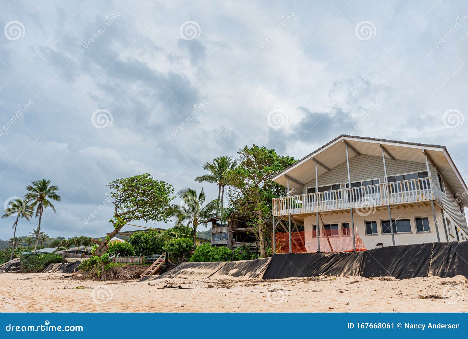 Sunset Beach, Hawaii/USA- Dec 24, 2019: Pérdida De Jardines Y Casas Debido a  La Erosión De La Playa En Sunset Beach, Hawái Foto editorial - Imagen de  ambiente, océano: 167668061