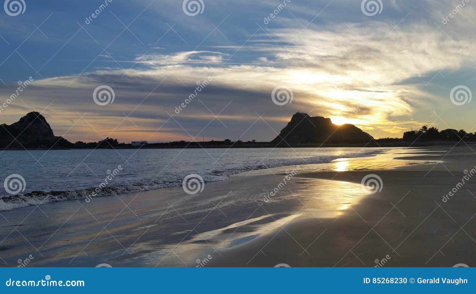 sunset on isla de la piedra