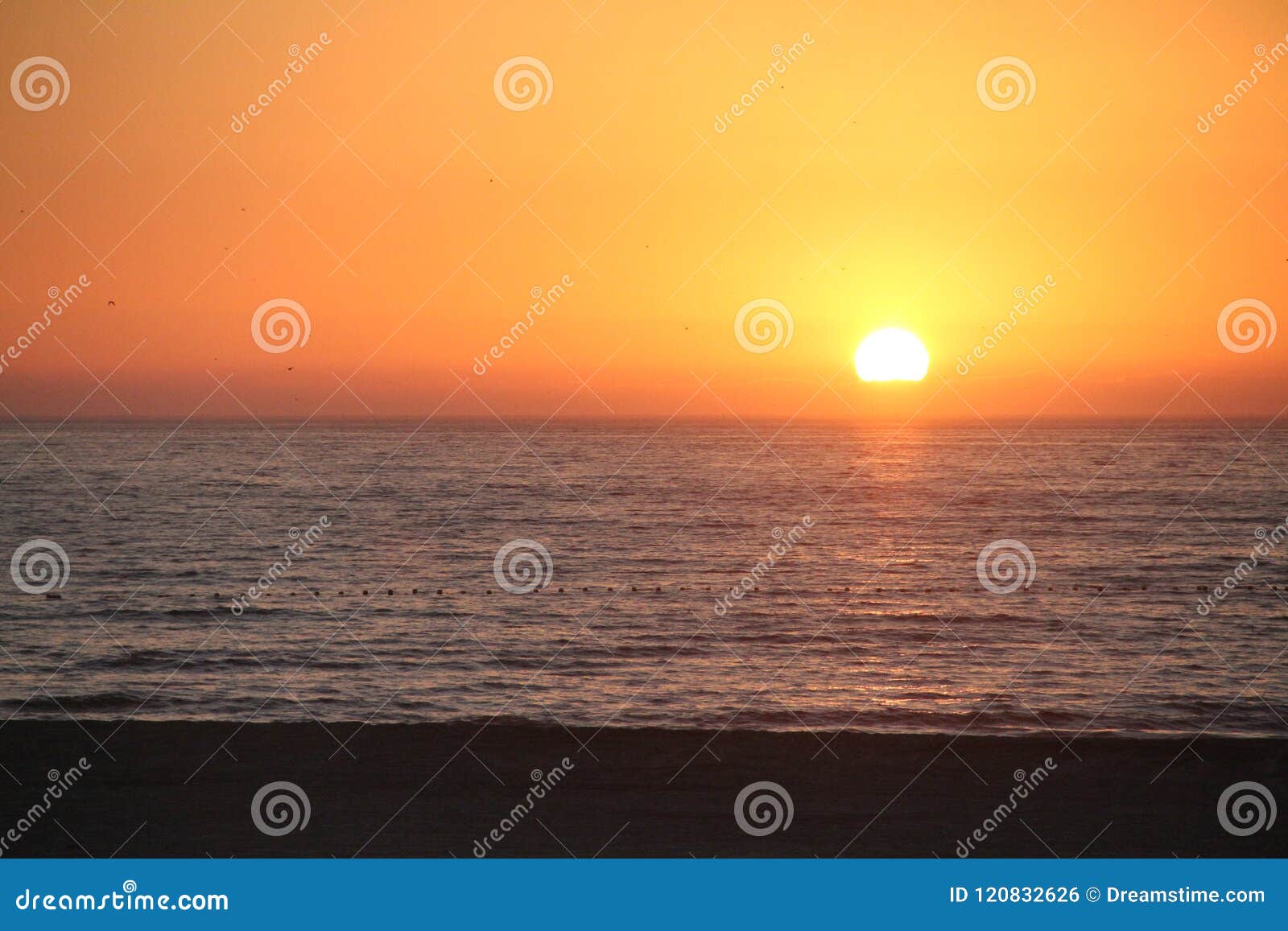 sunset playa de hornitos en el norte de chile
