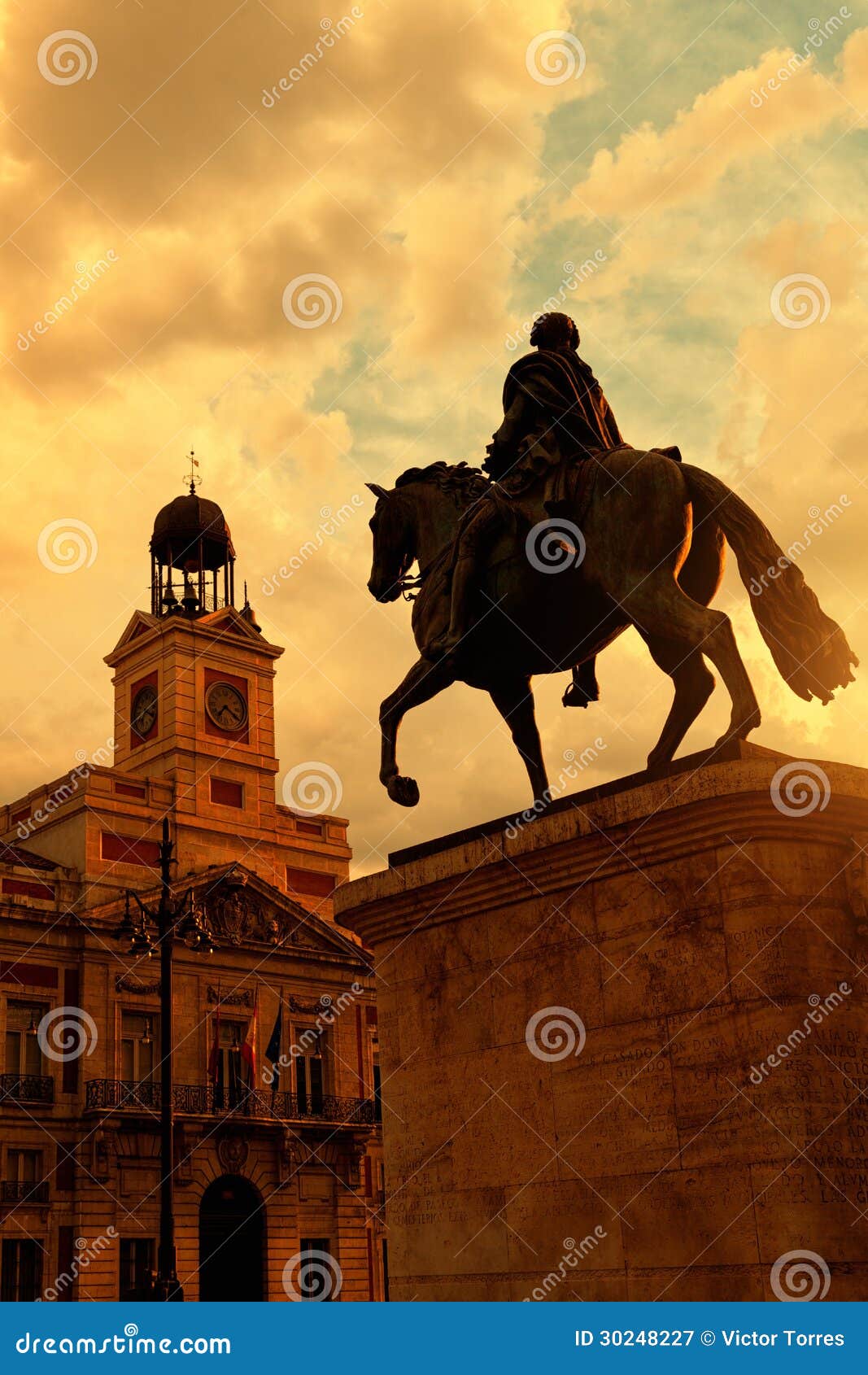 sunset in puerta del sol, madrid