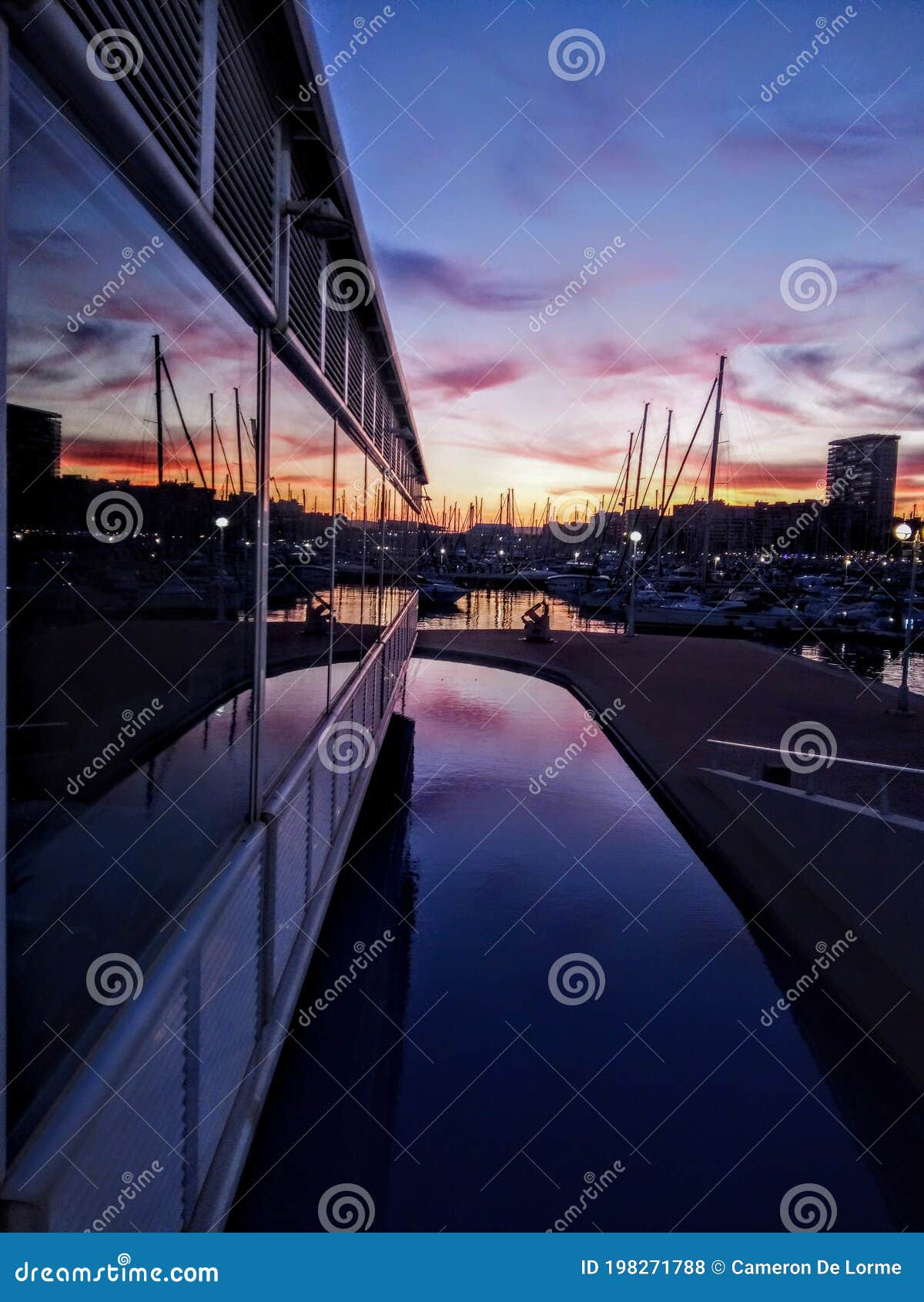 sunset from restaurante dÃÂ¡rsena in alicante marina spain