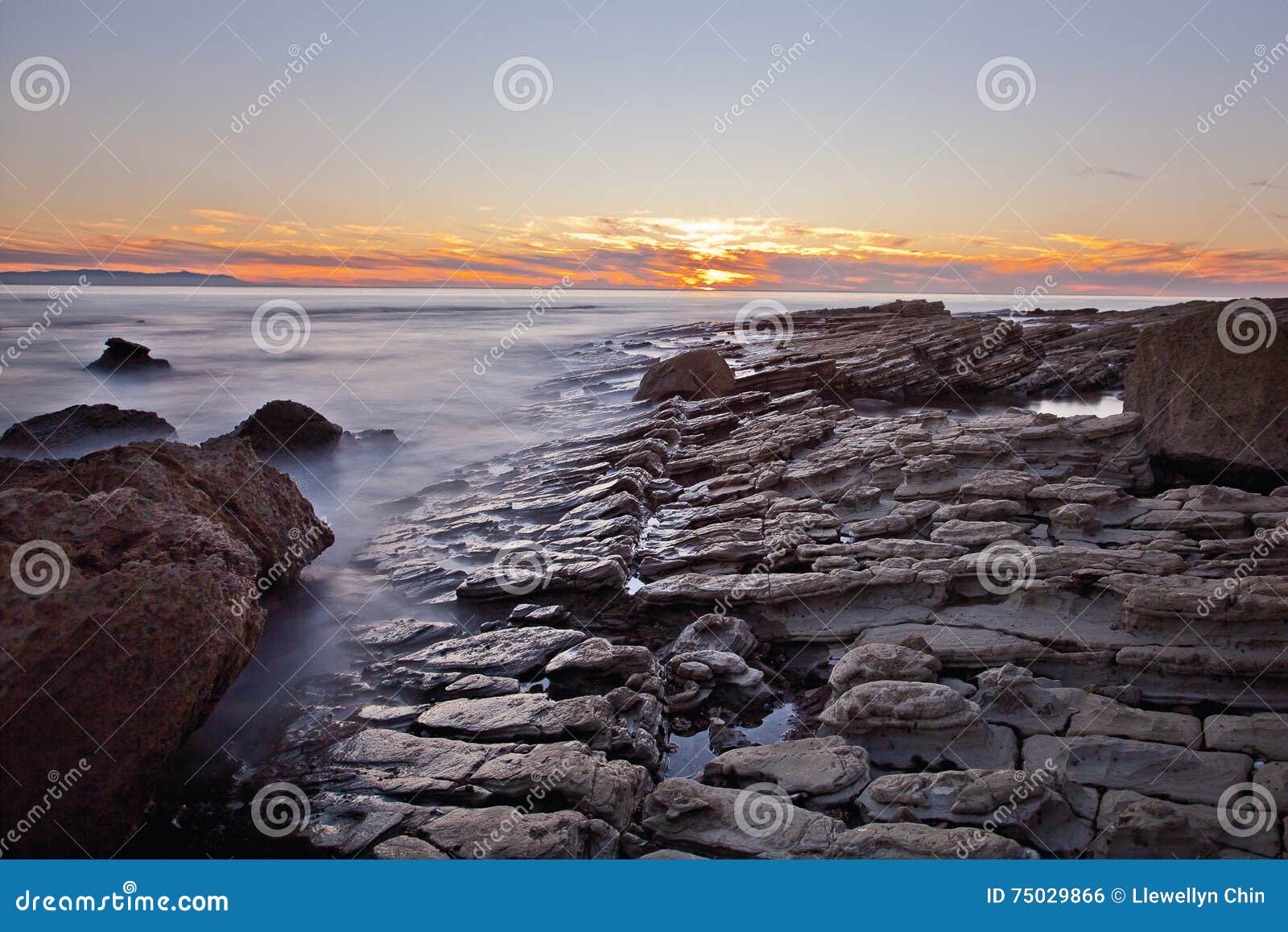 sunset on the rocks of rancho palos verdes, california