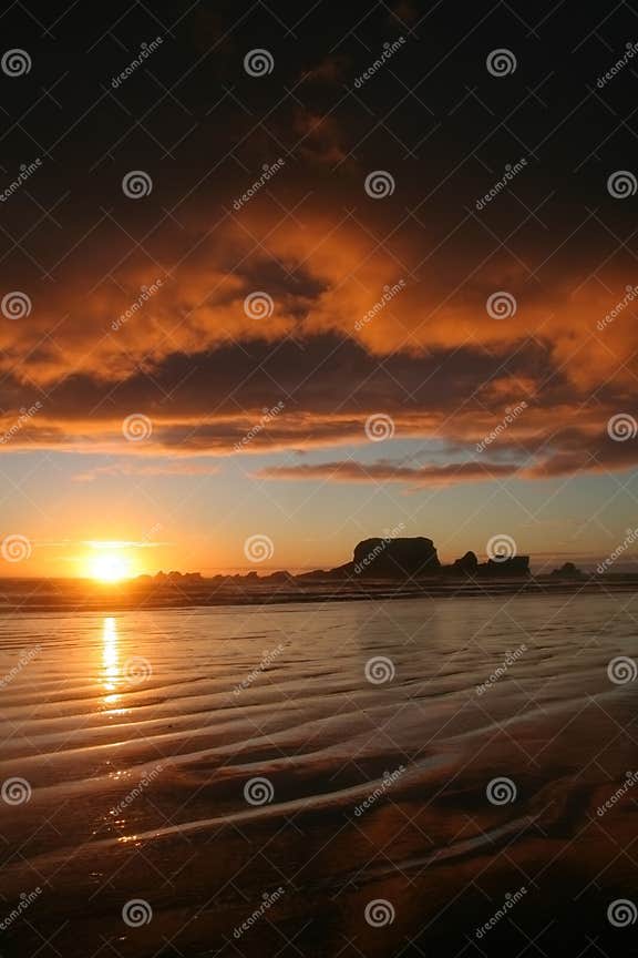 Sunset at Tauranga Bay stock photo. Image of sunset, sandy 6694858