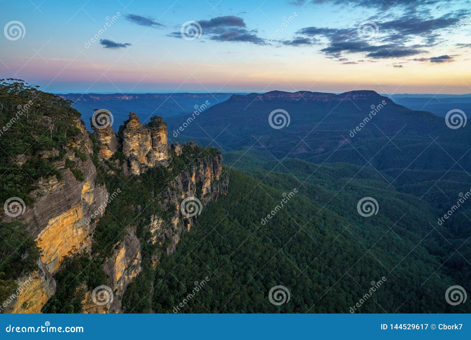Sunset at Three Sisters Lookout, Blue Mountains, Australia 57 Stock ...