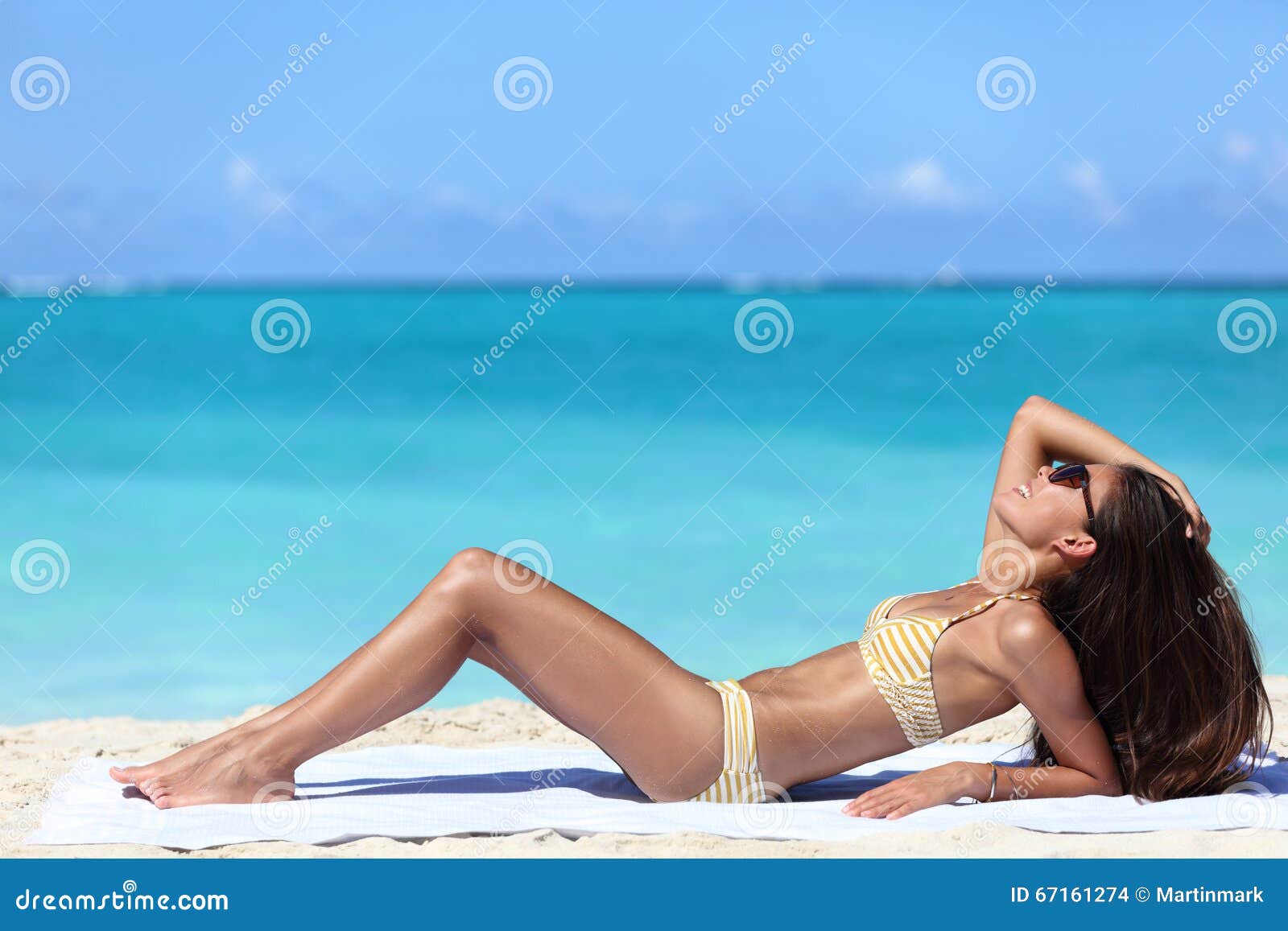 Sexy Women Getting A Tan 75