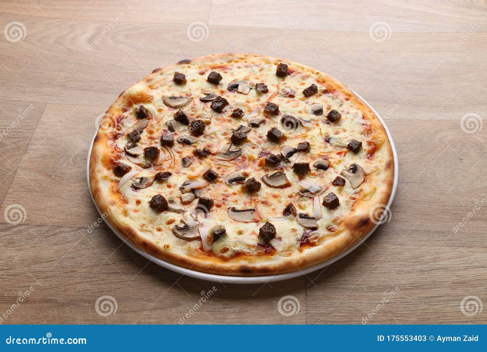 Super Supreme Pizza Meat Mushroom Pizza Stock Image Image Of Gourmet Cheese 175553403