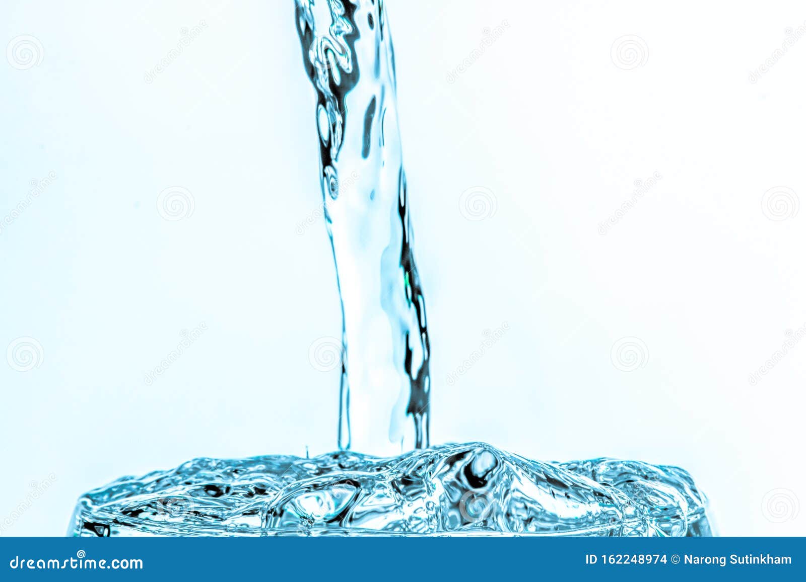 Superar El Agua Dulce Y Salpicar Agua Foto de archivo Imagen de