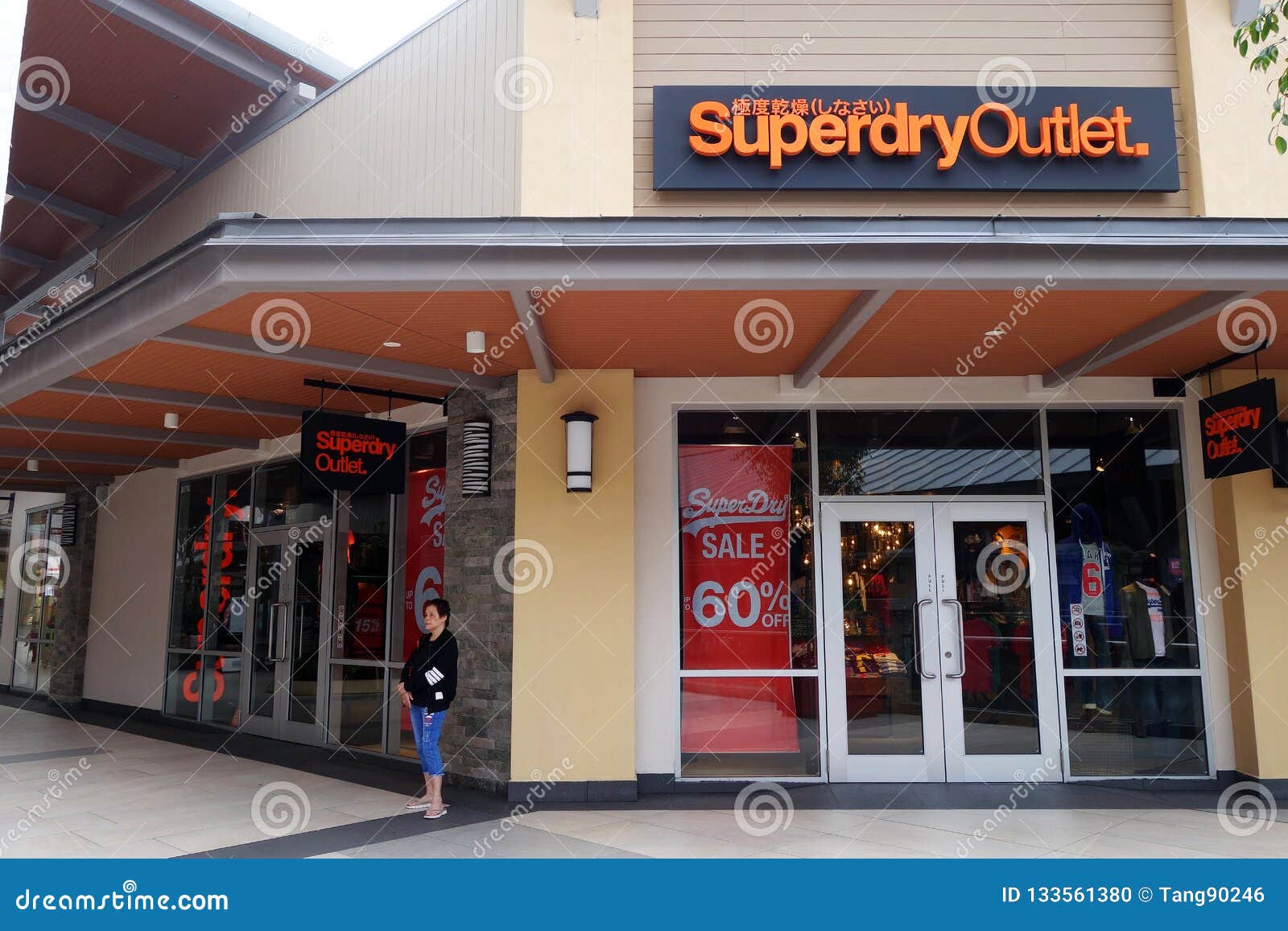 paspoort Hoe Afstudeeralbum Superdry Store at Genting Highlands Premium Outlets, Malaysia Editorial  Image - Image of british, editorial: 133561380