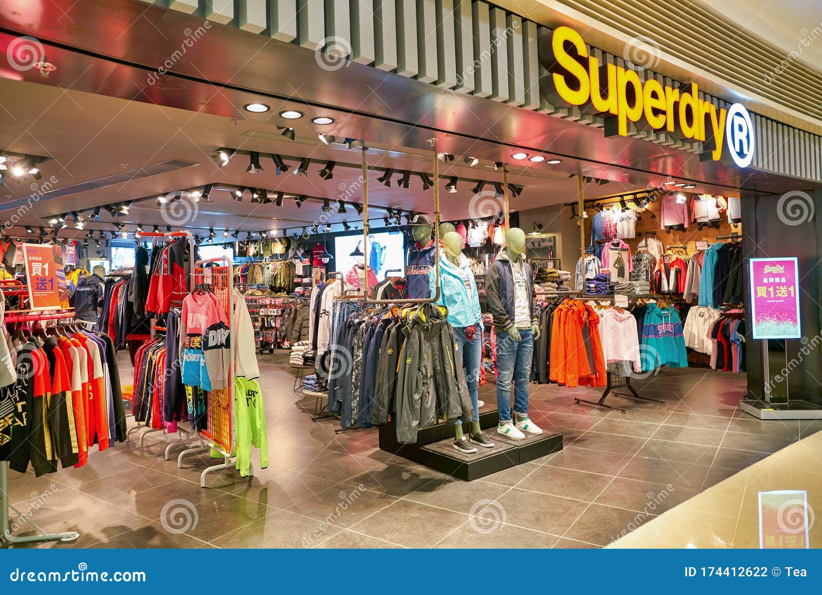 Superdry store editorial photography. Image of entry - 174412622
