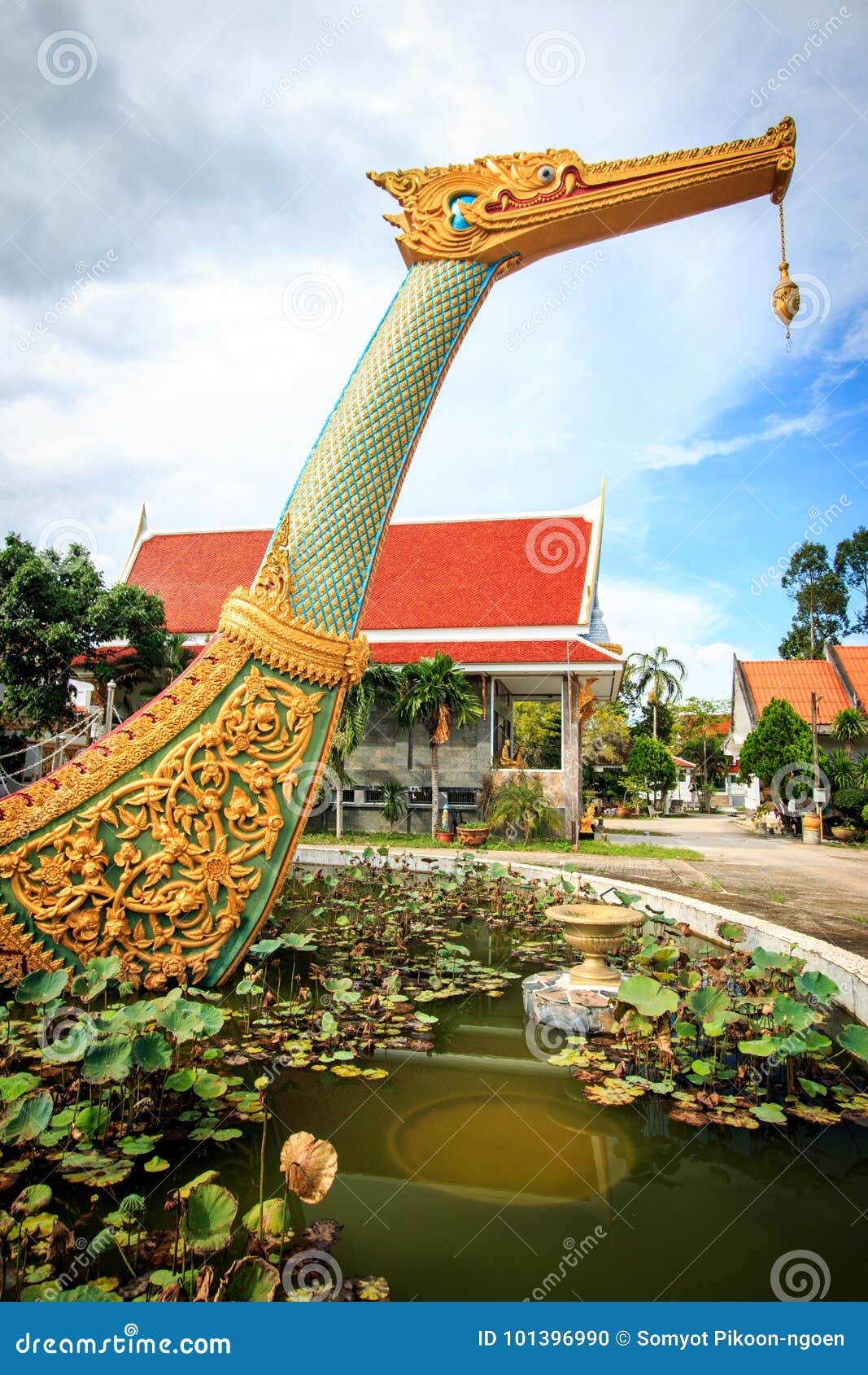 suphannahong boats (thai swan boat)