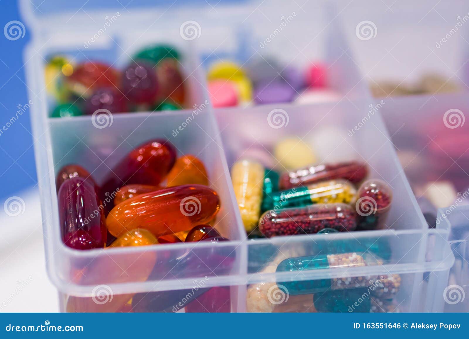Suplementos Y Pastillas En De Plástico Para La Venta En Farmacia Foto de - Imagen de tablilla, pureza: 163551646