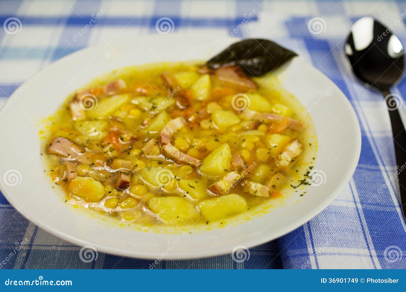 Suppe mit Speck stockbild. Bild von nahaufnahme, hintergrund - 36901749 Suppe mit Speck stockbild. Bild von nahaufnahme, hintergrund - 36901749