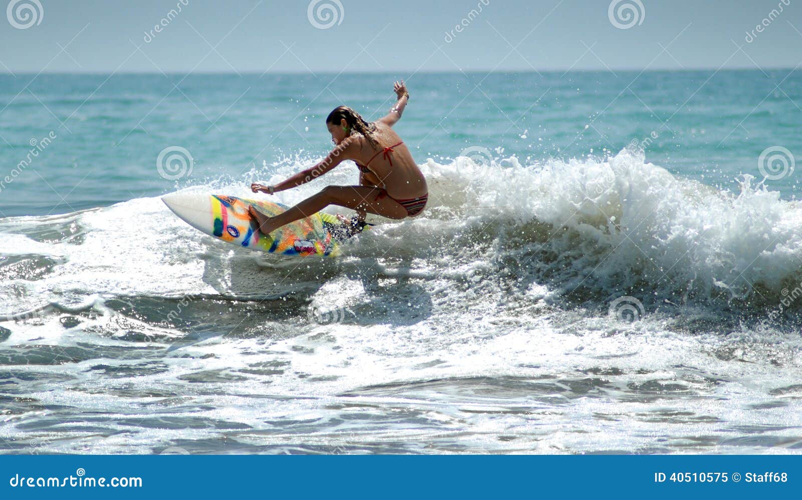 Surfer in Lagos Portugal editorial image. Image of stoked 40510575