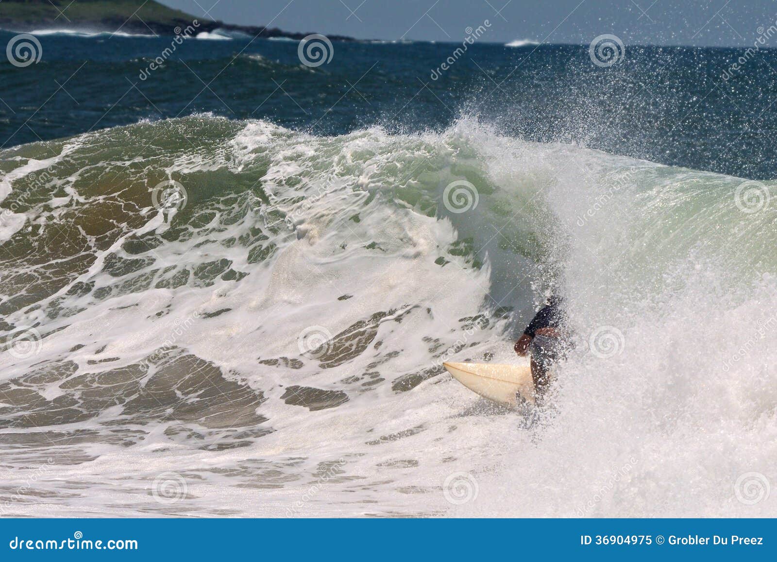 Surfer in the tunnel editorial image. Image of beach 36904975