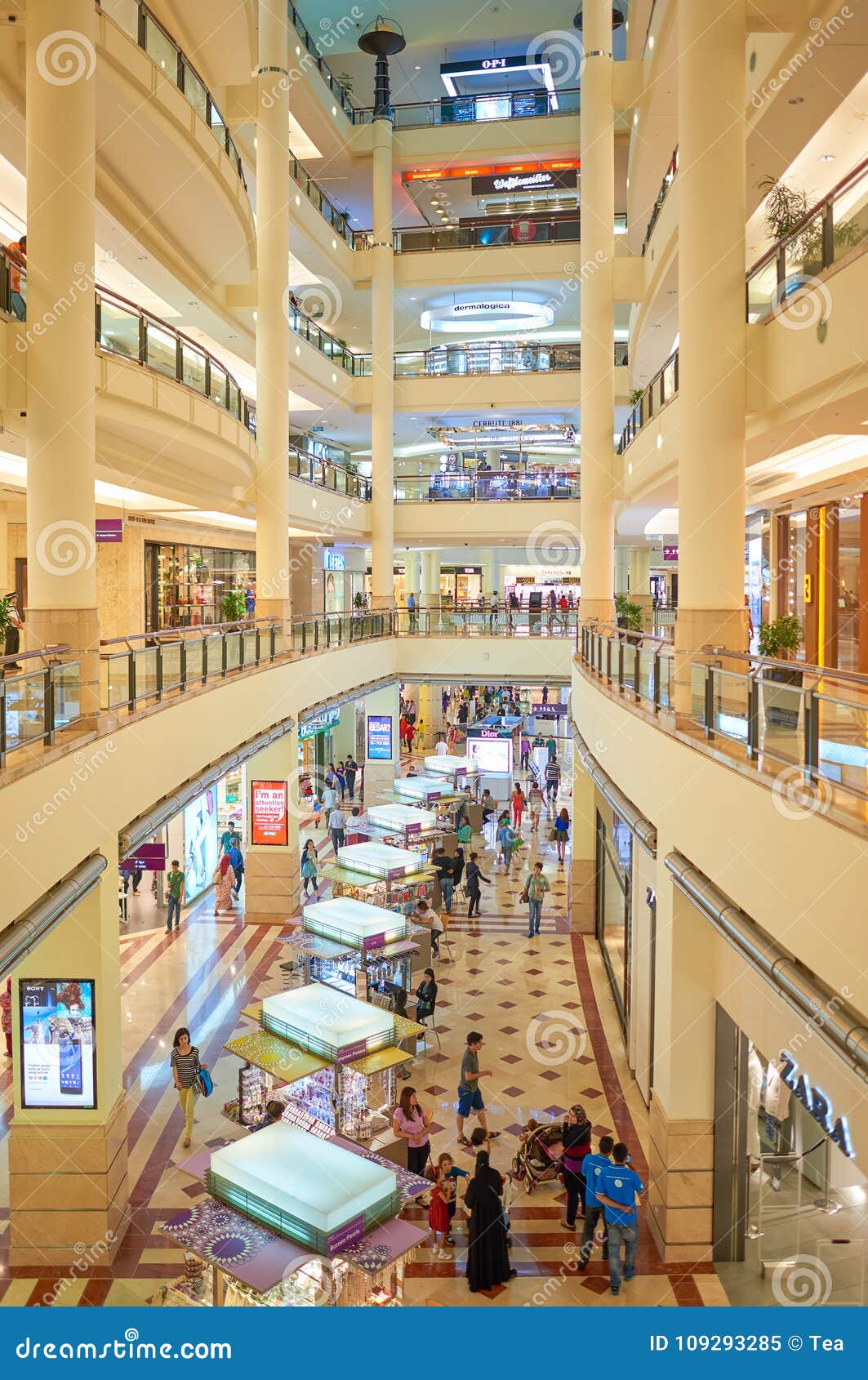 Suria KLCC shopping mall editorial image. Image of interior - 109293285