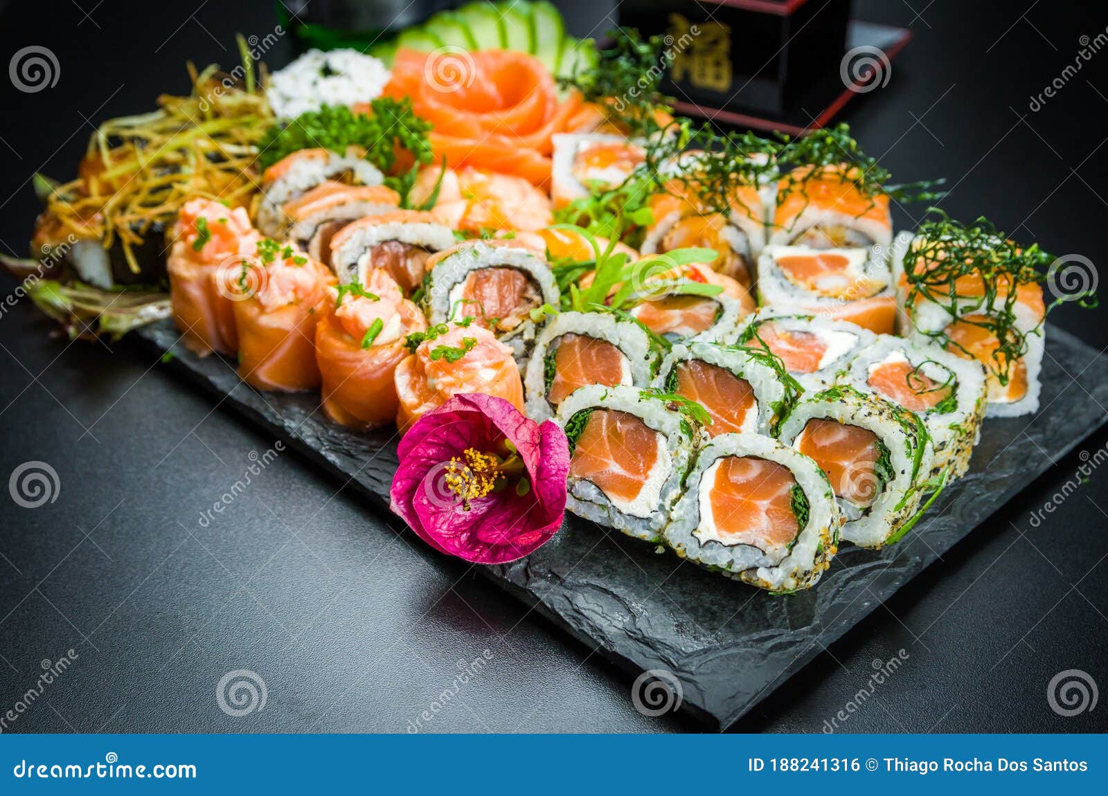 https://thumbs.dreamstime.com/z/sushi-set-combo-traditional-japanese-cuisine-premium-decorated-elegant-surroundings-niguiri-uramaki-jow-sashimi-188241316.jpg